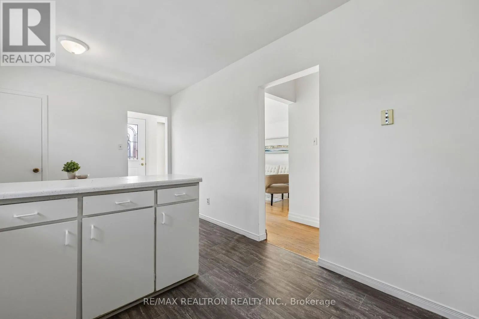 253 SILVERBIRCH DRIVE
