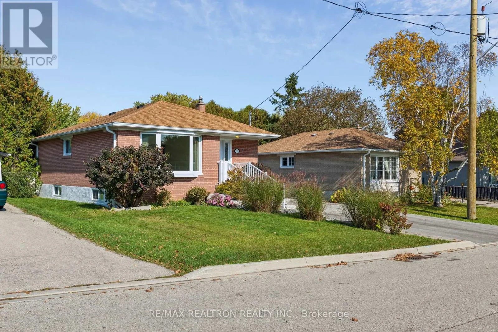 253 SILVERBIRCH DRIVE