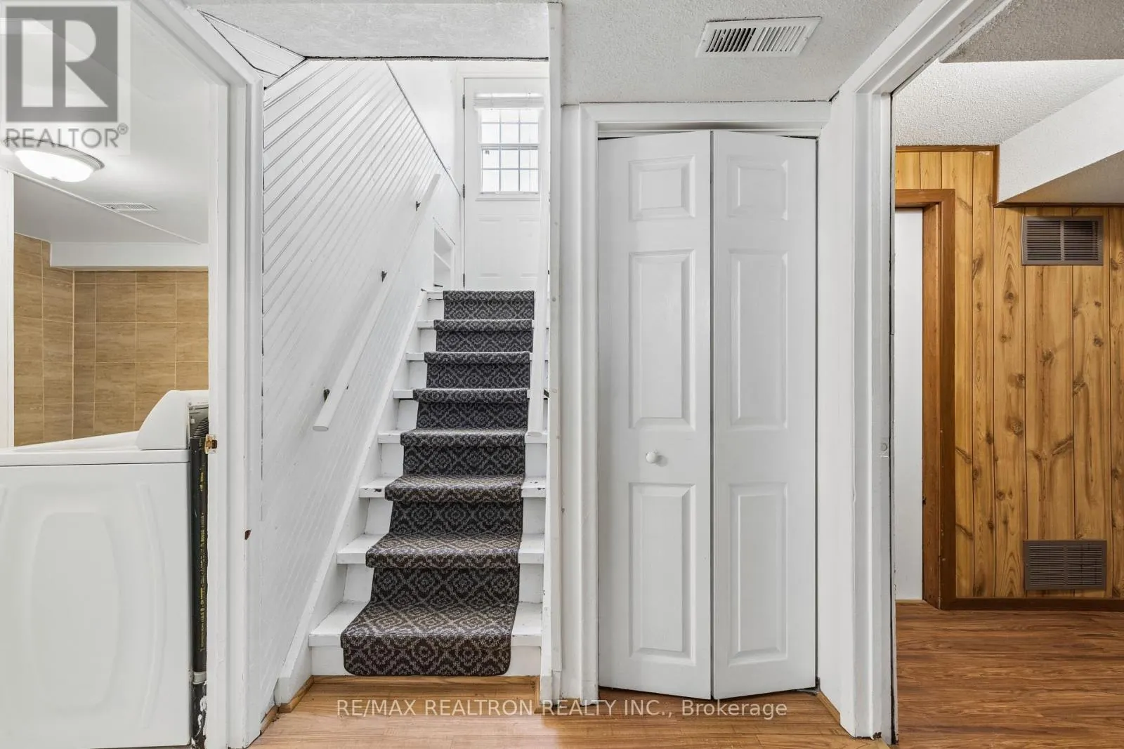 253 SILVERBIRCH DRIVE