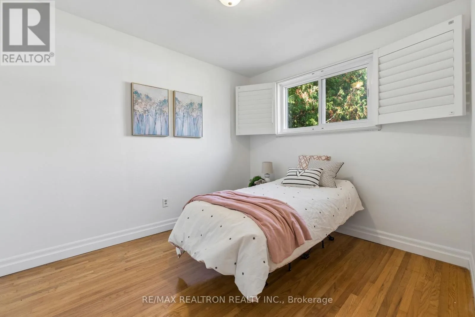 253 SILVERBIRCH DRIVE