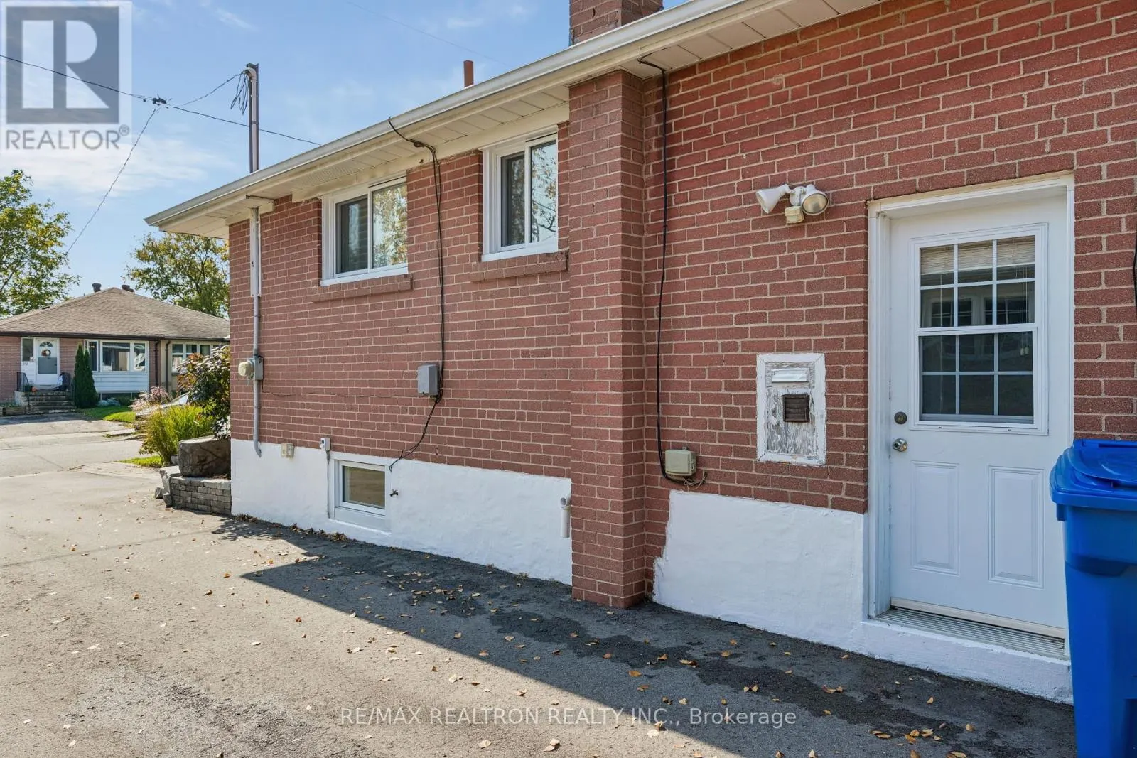253 SILVERBIRCH DRIVE
