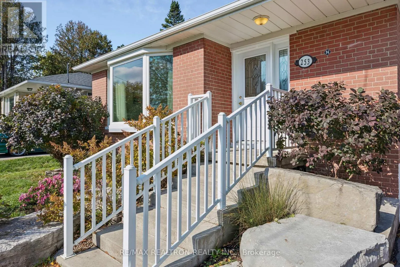 253 SILVERBIRCH DRIVE