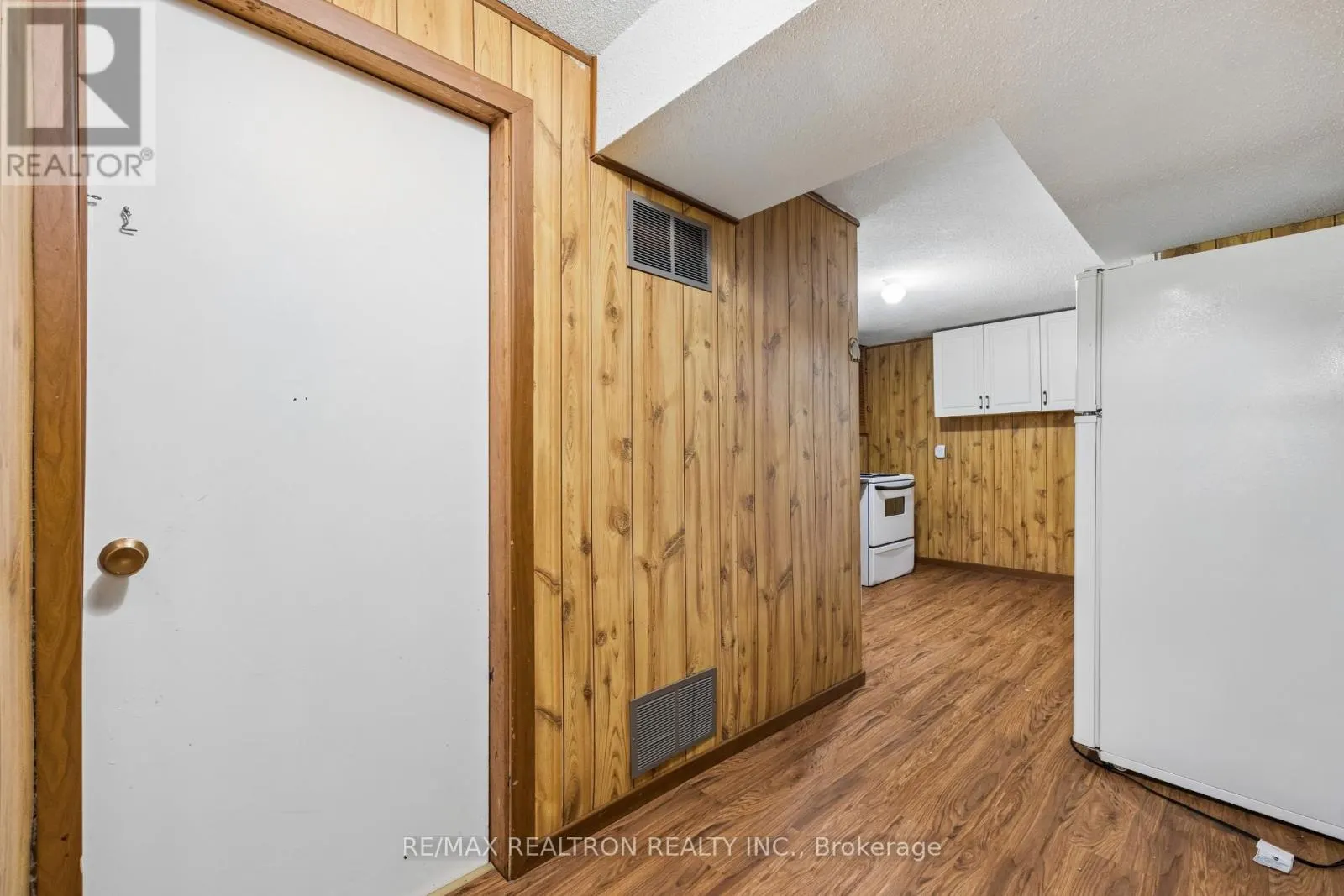 253 SILVERBIRCH DRIVE