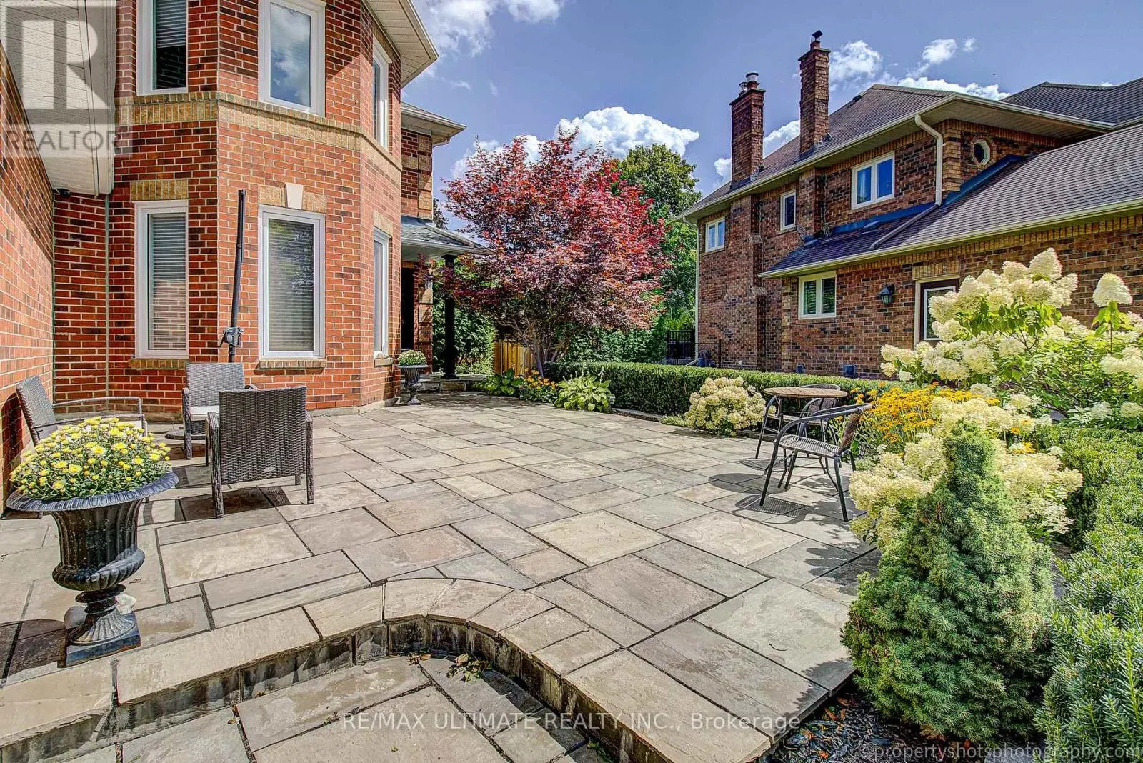 351 FAIRWAY GARDENS