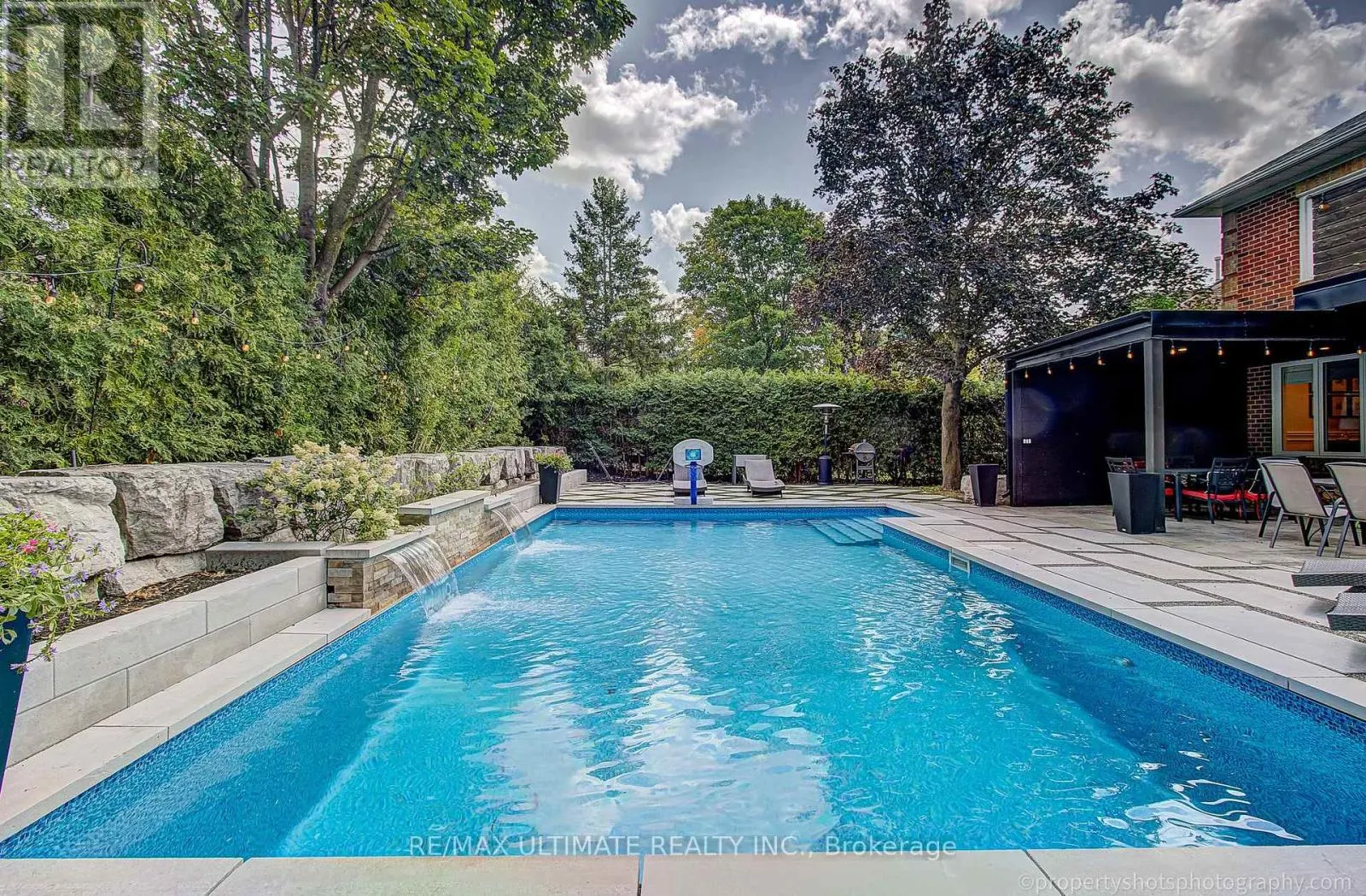 351 FAIRWAY GARDENS
