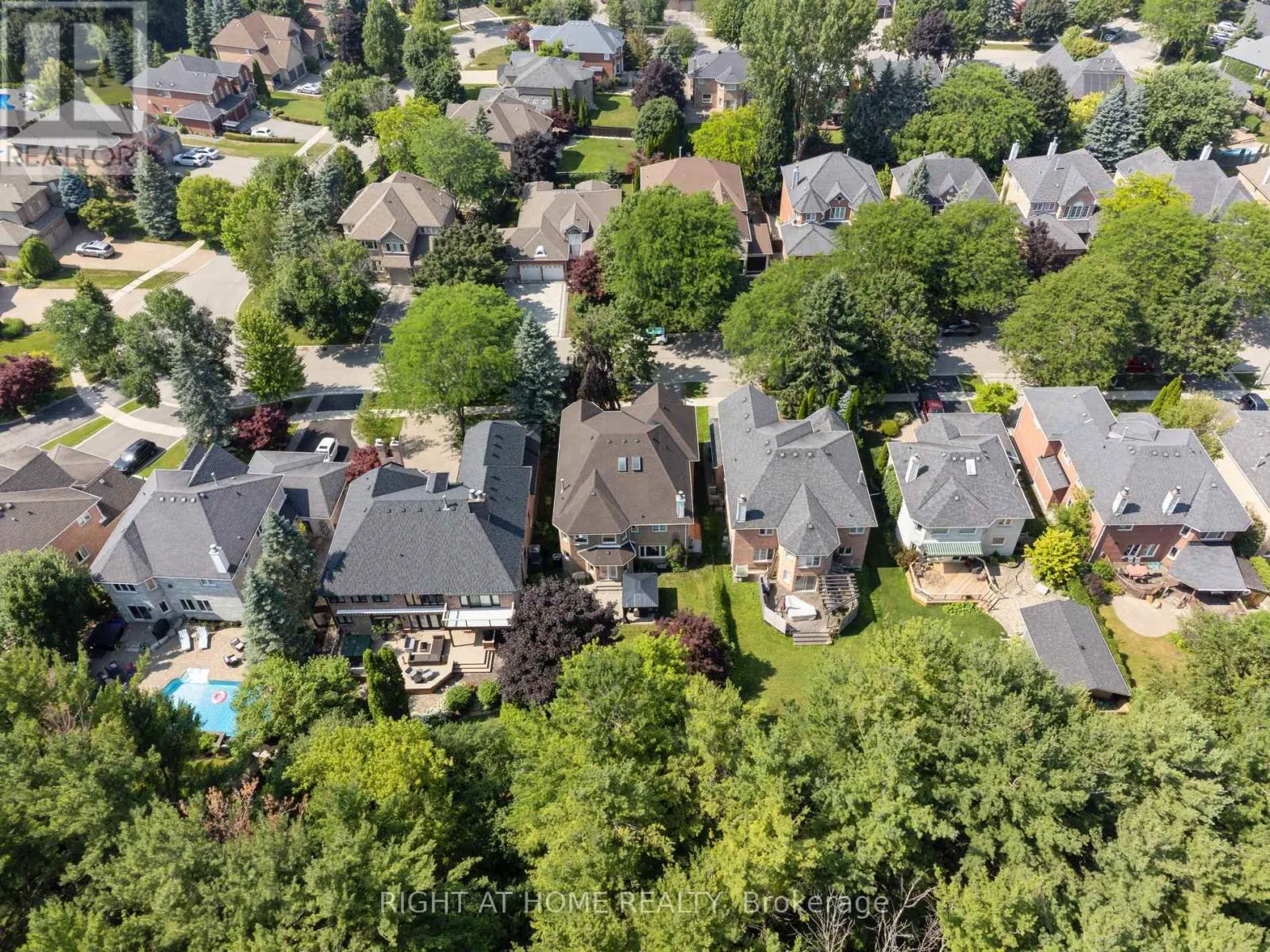 100 CARLYLE CRESCENT