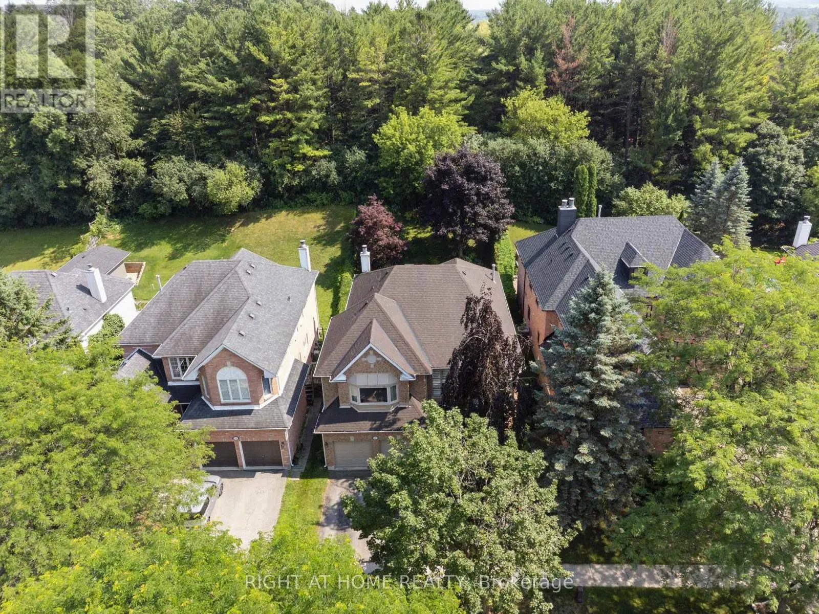 100 CARLYLE CRESCENT