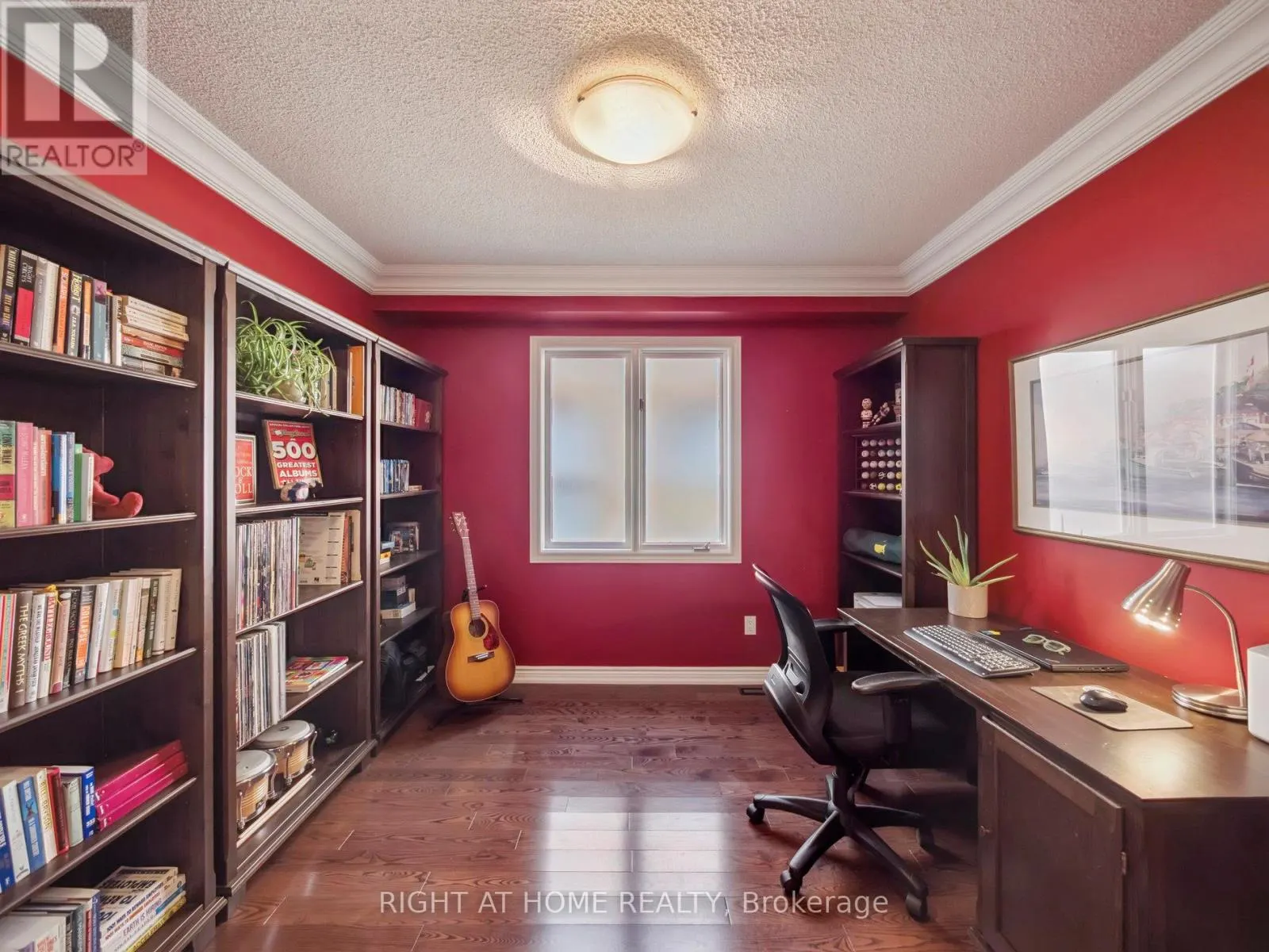 100 CARLYLE CRESCENT