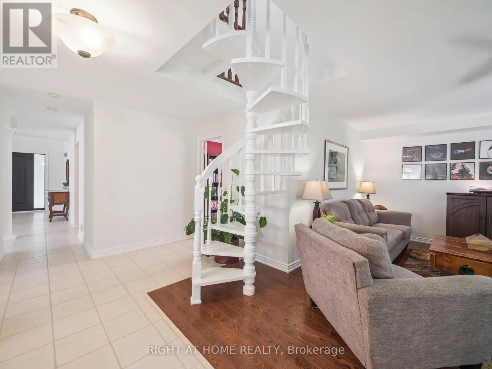 100 CARLYLE CRESCENT