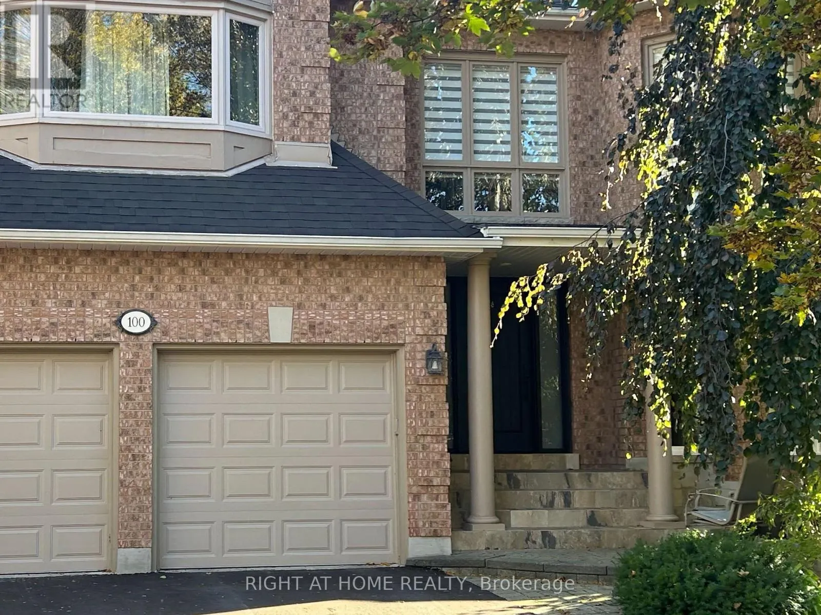 100 CARLYLE CRESCENT