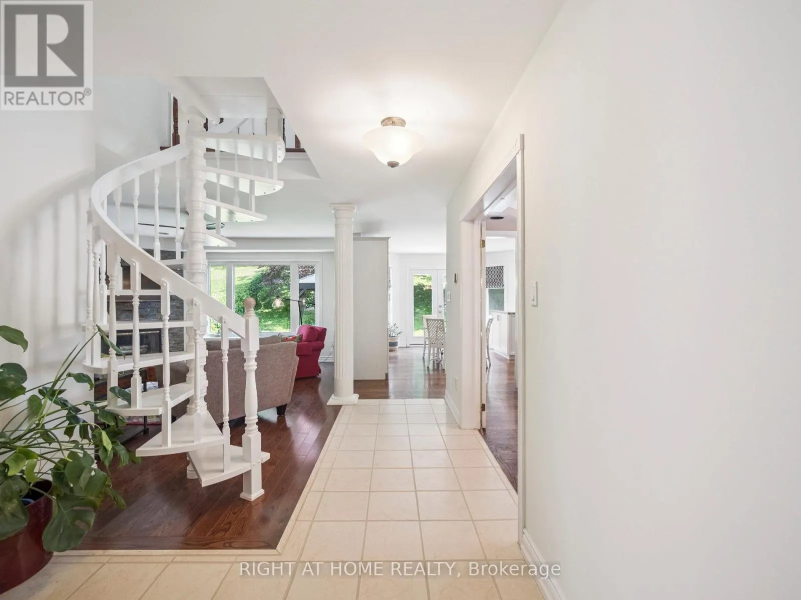 100 CARLYLE CRESCENT