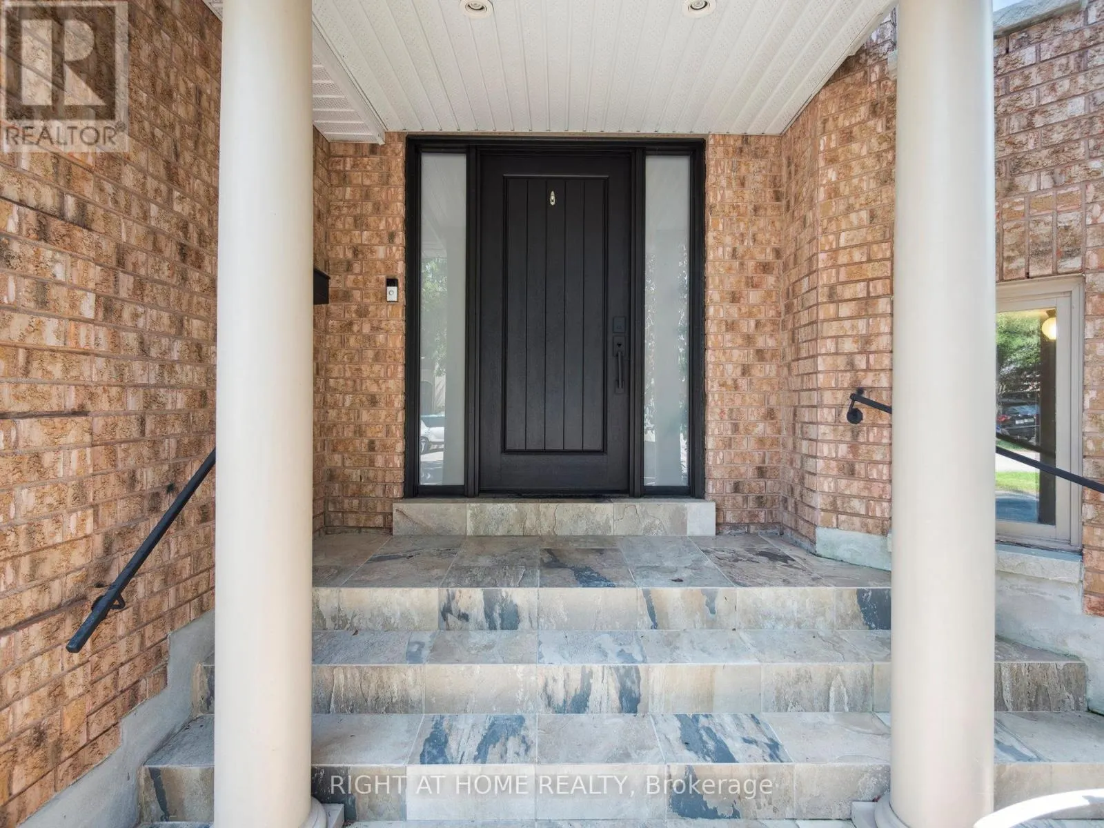 100 CARLYLE CRESCENT