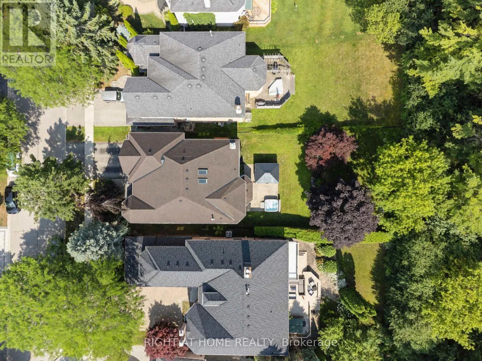 100 CARLYLE CRESCENT