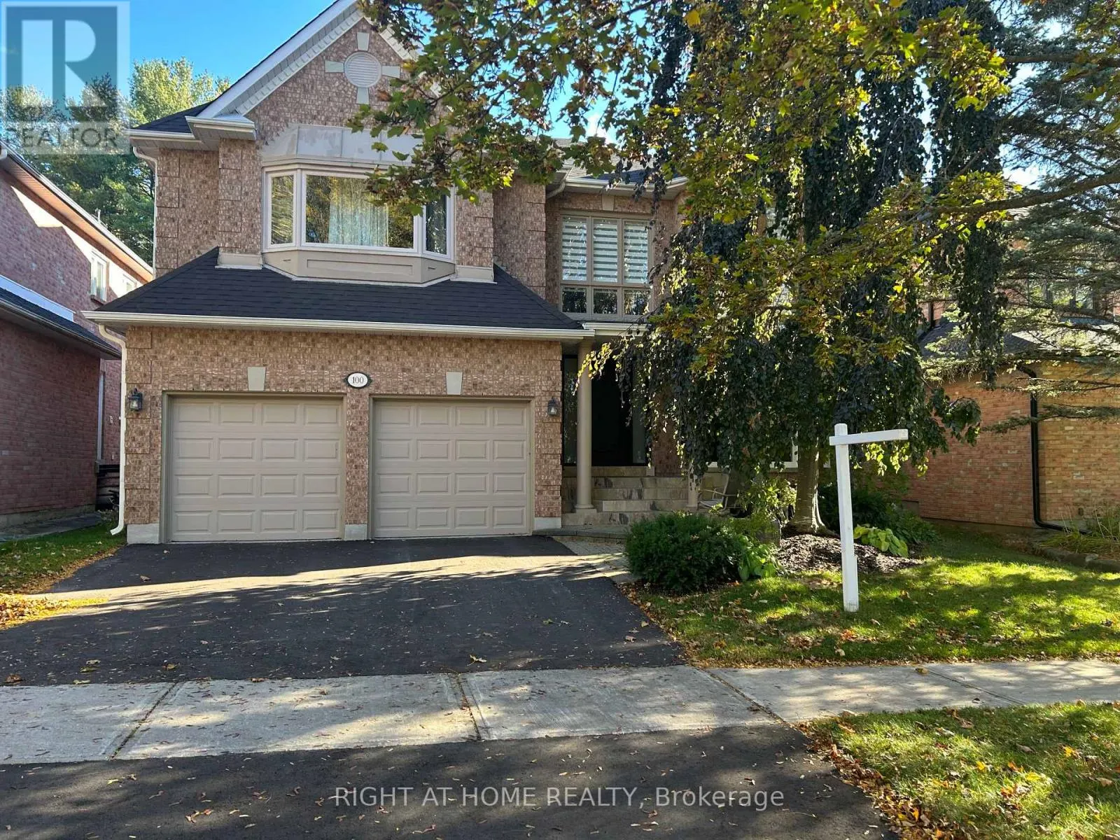 100 CARLYLE CRESCENT
