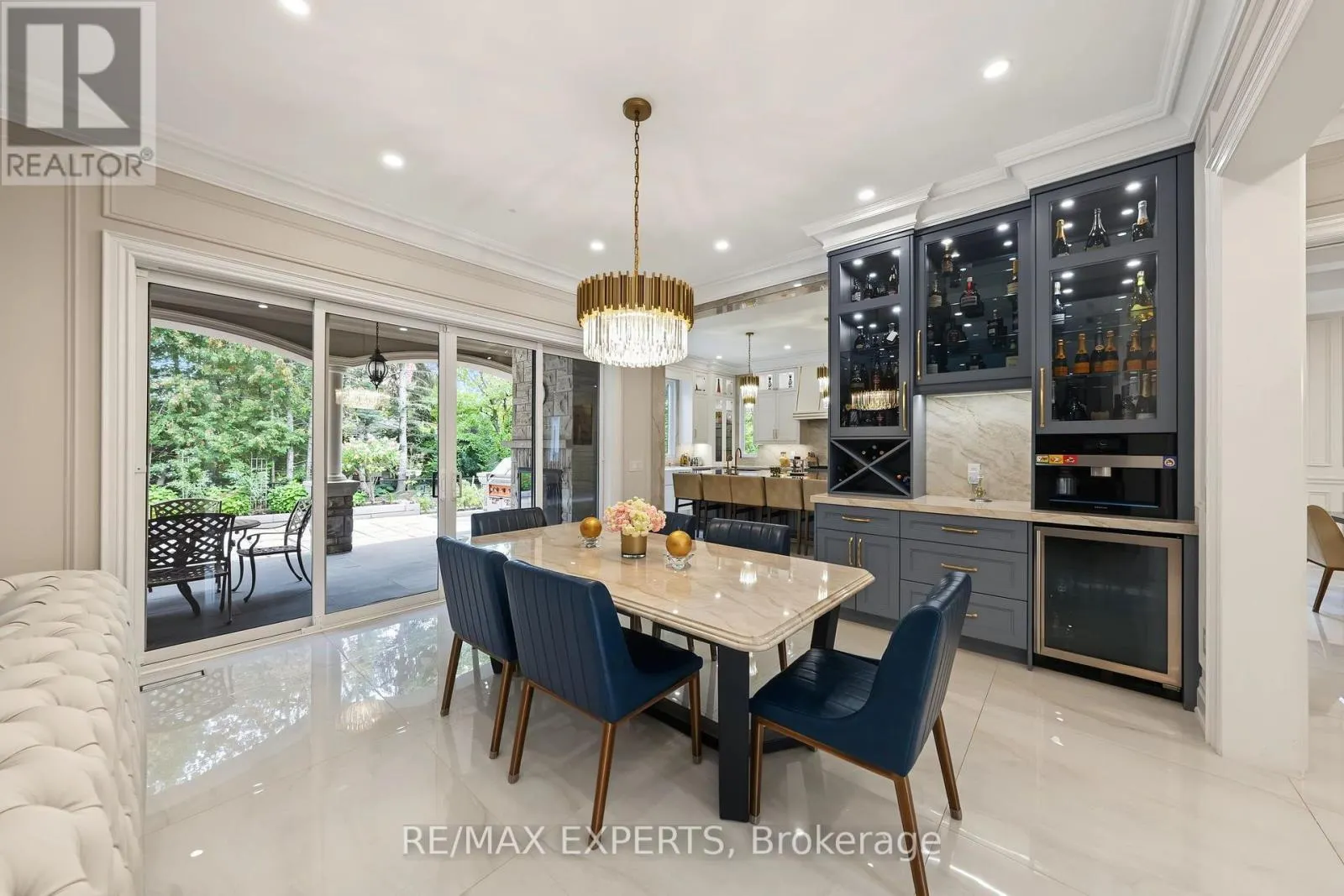 33 HIGHLAND CREEK COURT