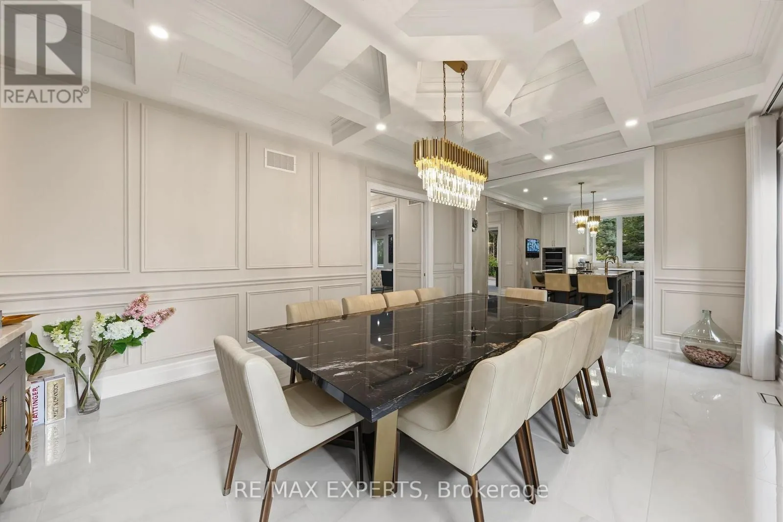 33 HIGHLAND CREEK COURT