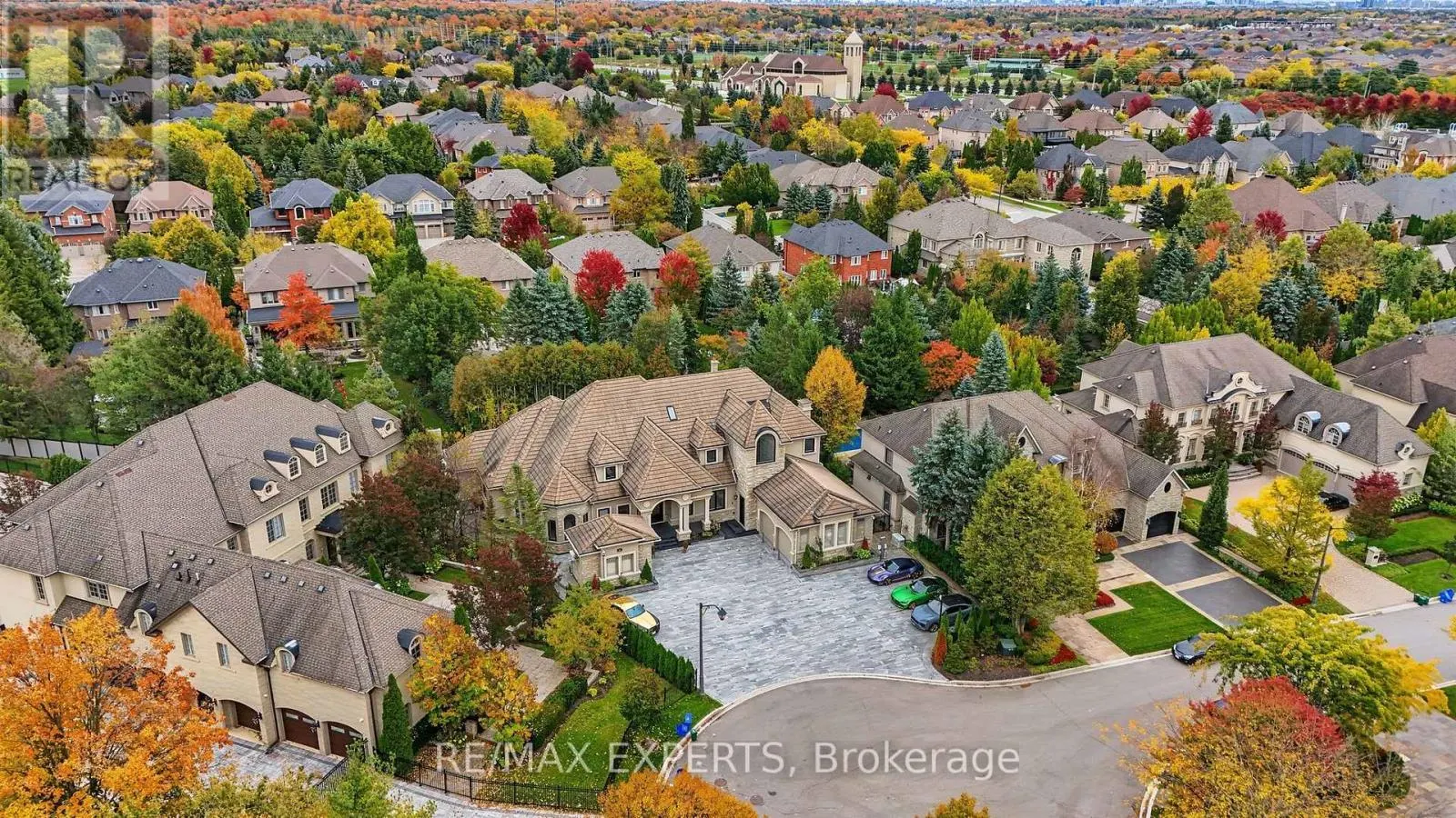 33 HIGHLAND CREEK COURT