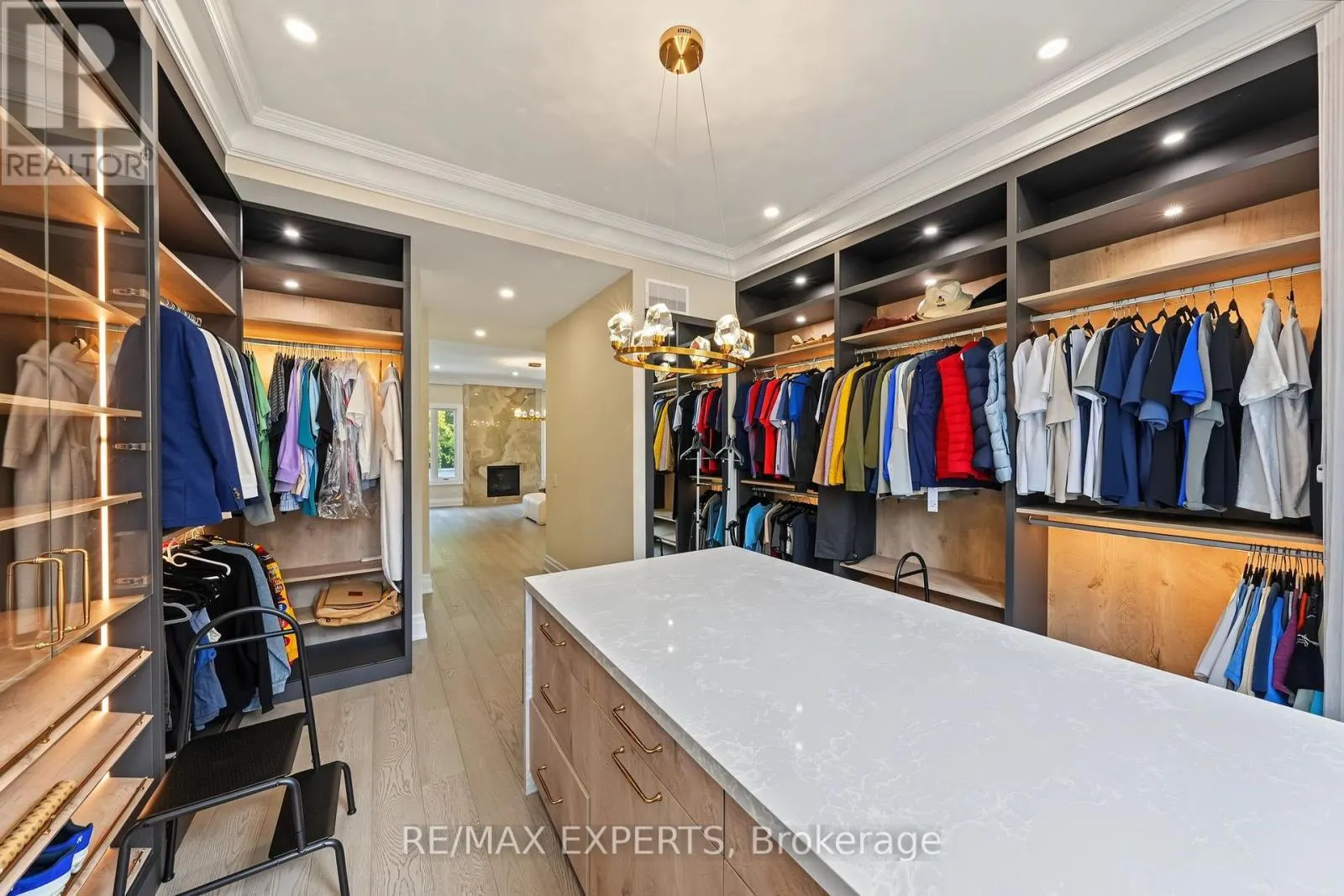 33 HIGHLAND CREEK COURT