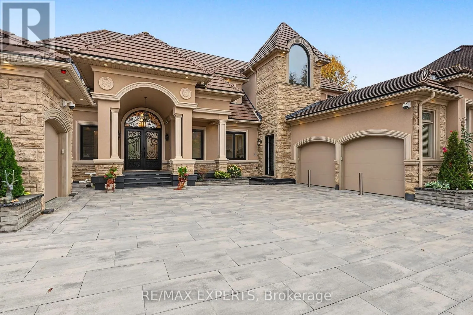 33 HIGHLAND CREEK COURT