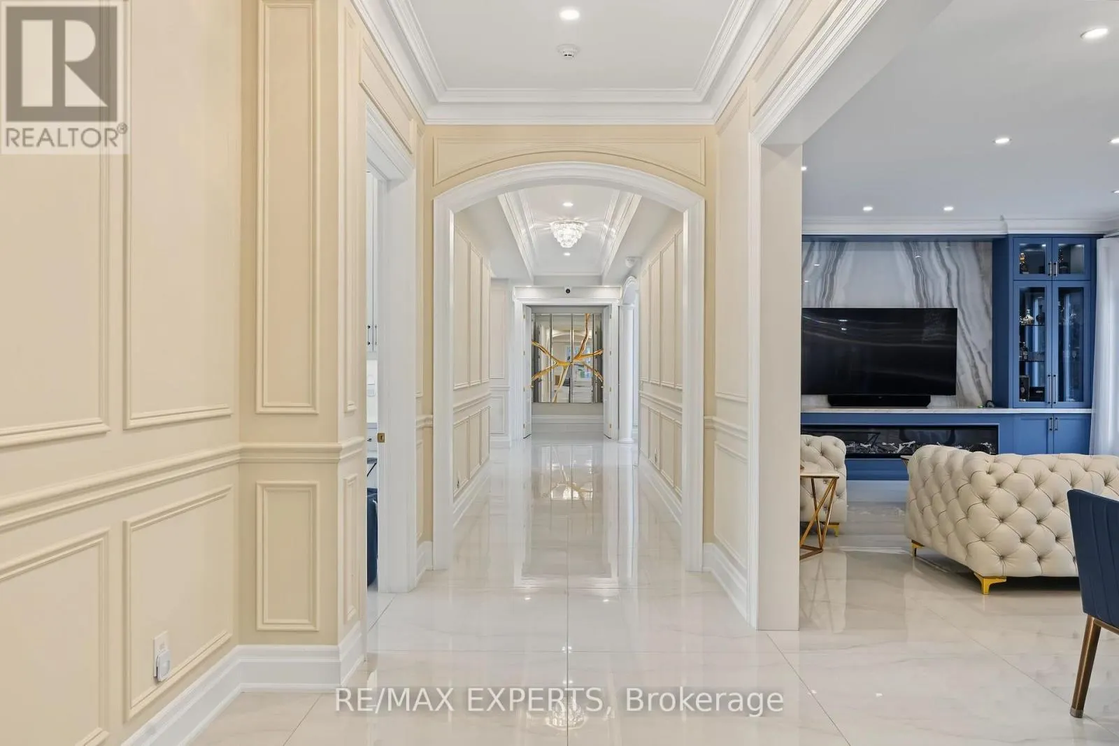 33 HIGHLAND CREEK COURT