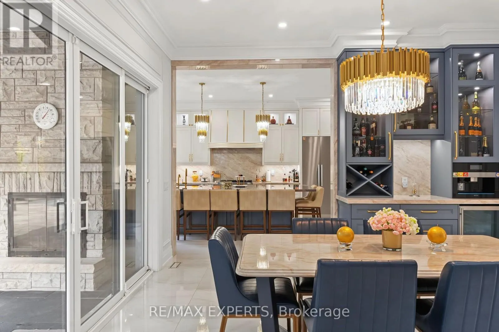 33 HIGHLAND CREEK COURT