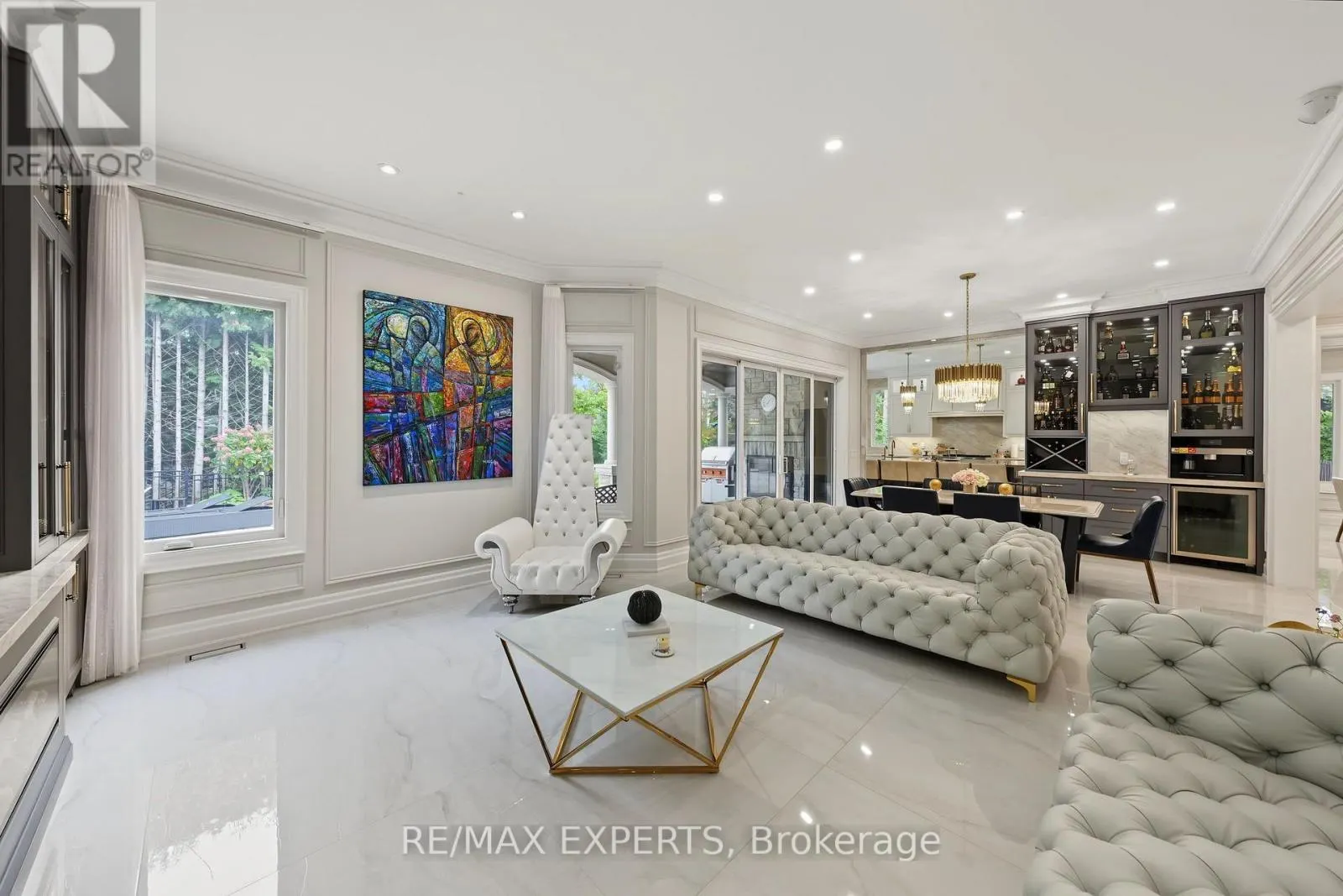 33 HIGHLAND CREEK COURT
