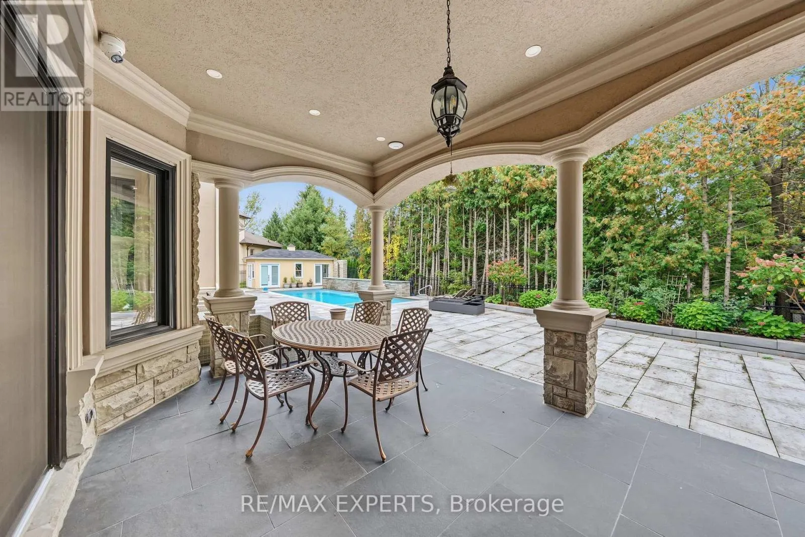 33 HIGHLAND CREEK COURT