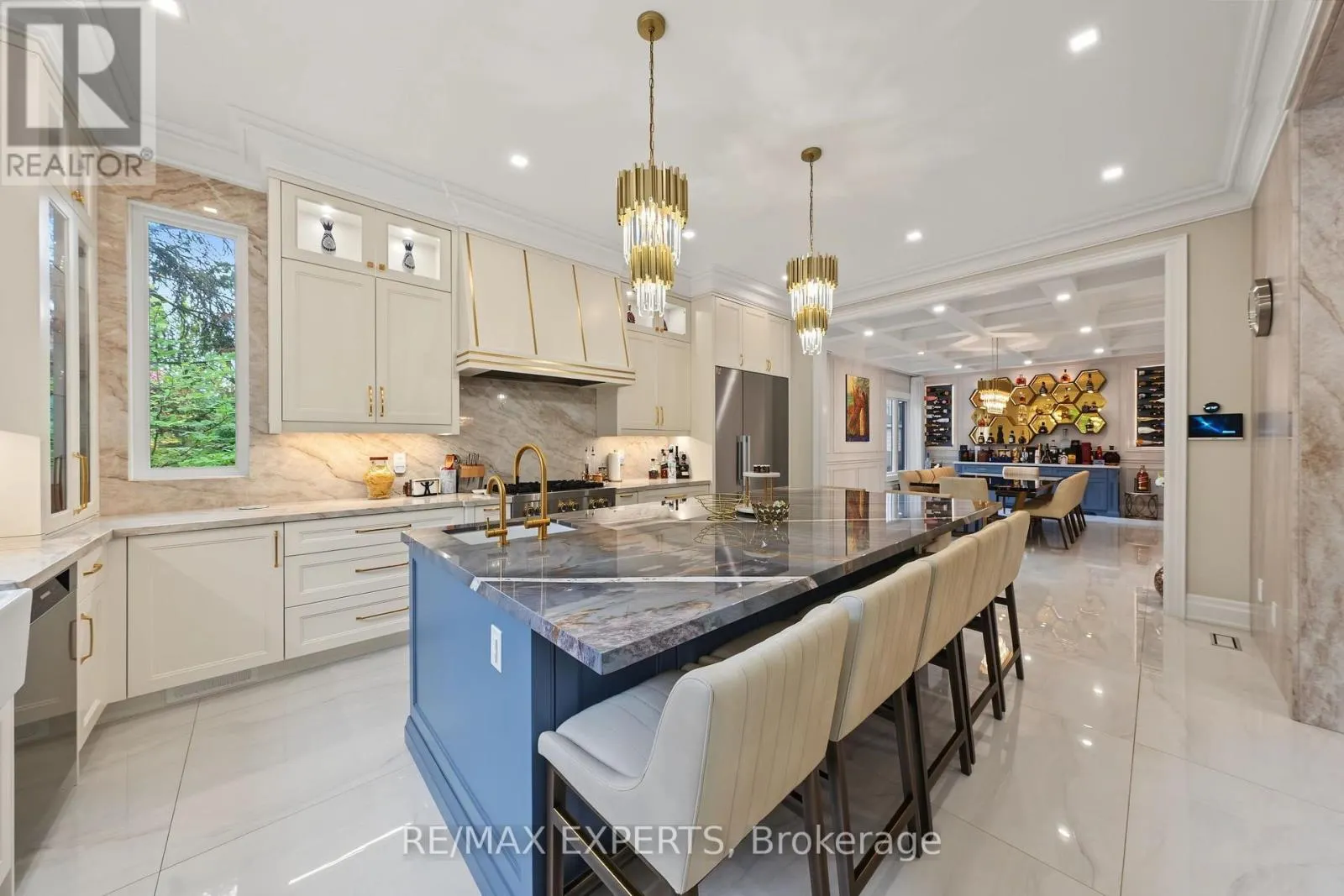 33 HIGHLAND CREEK COURT