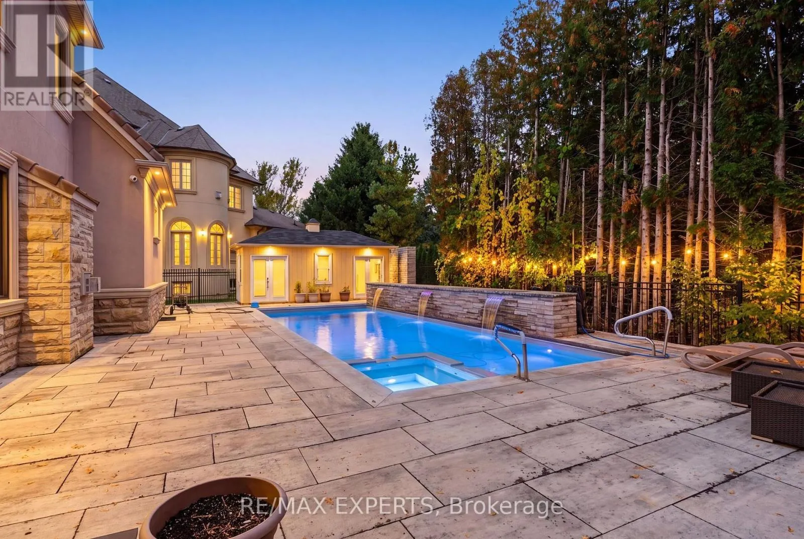 33 HIGHLAND CREEK COURT