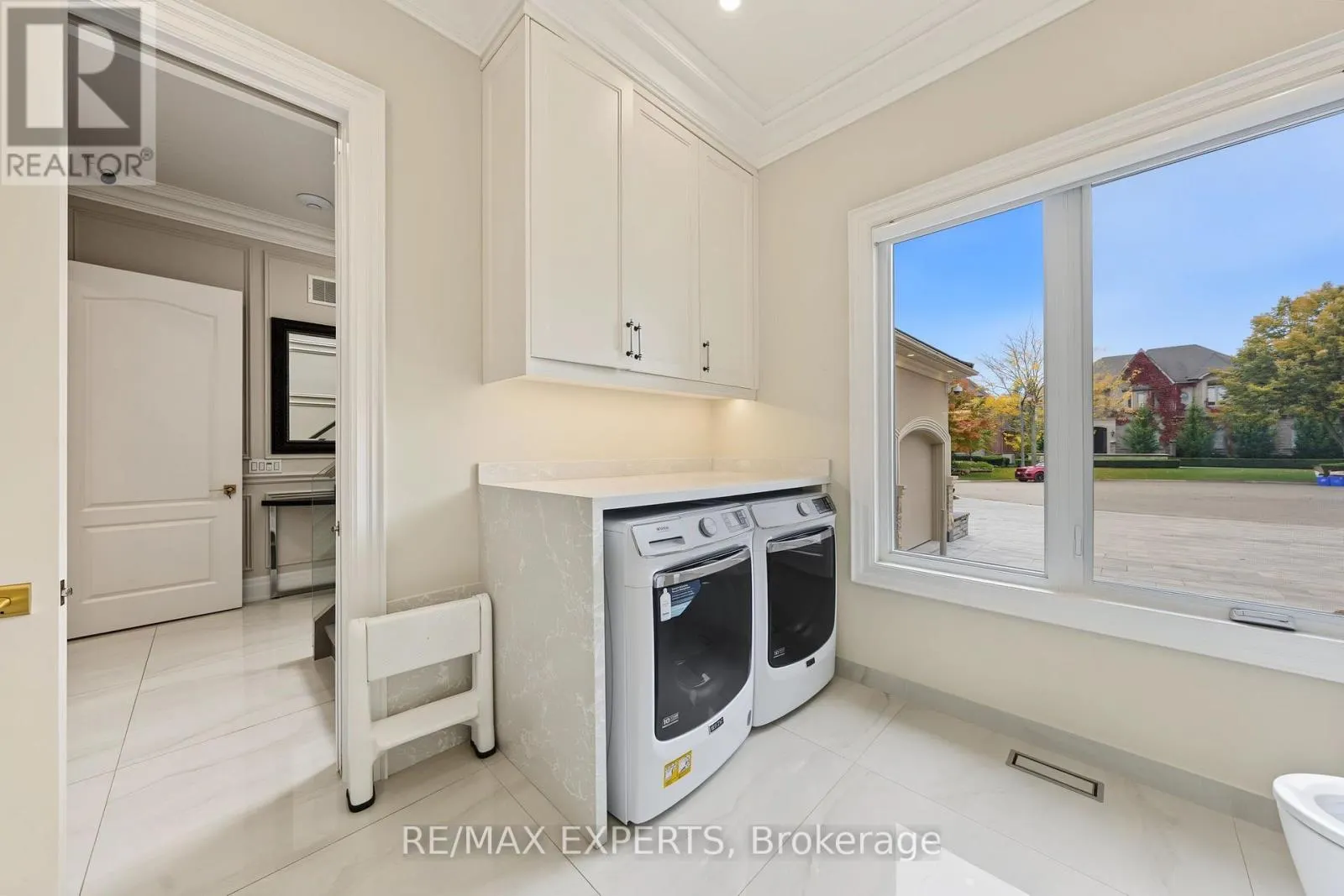 33 HIGHLAND CREEK COURT