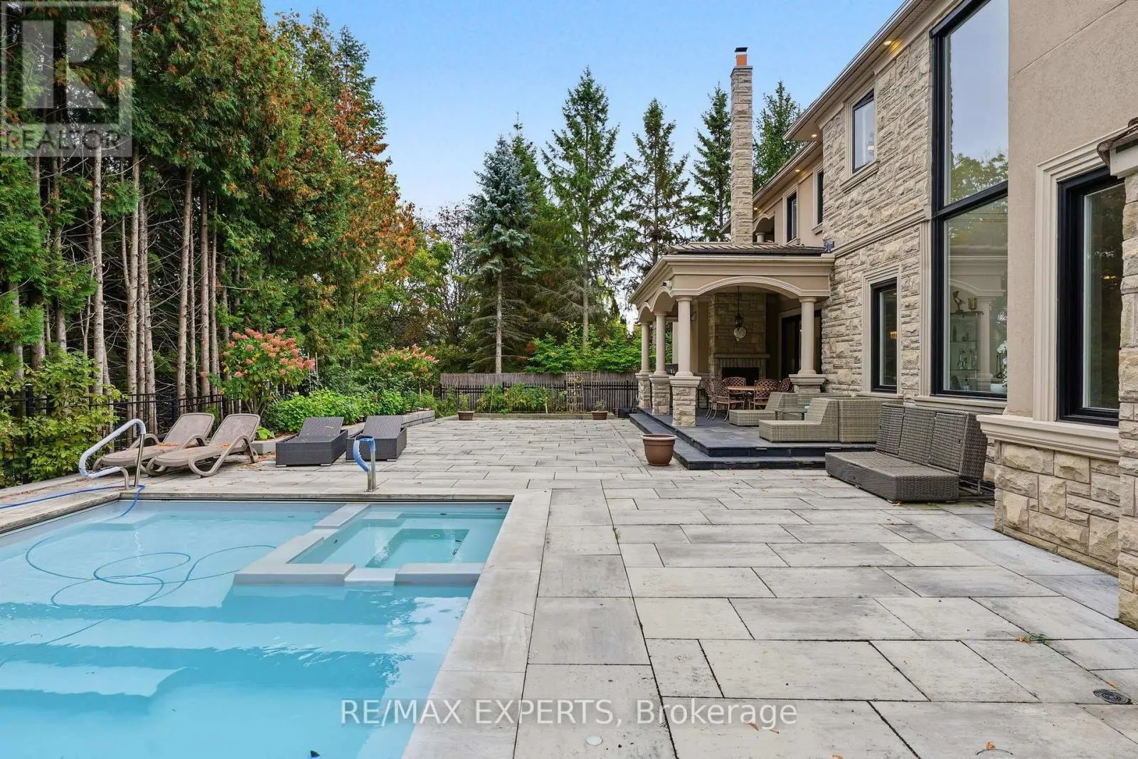 33 HIGHLAND CREEK COURT