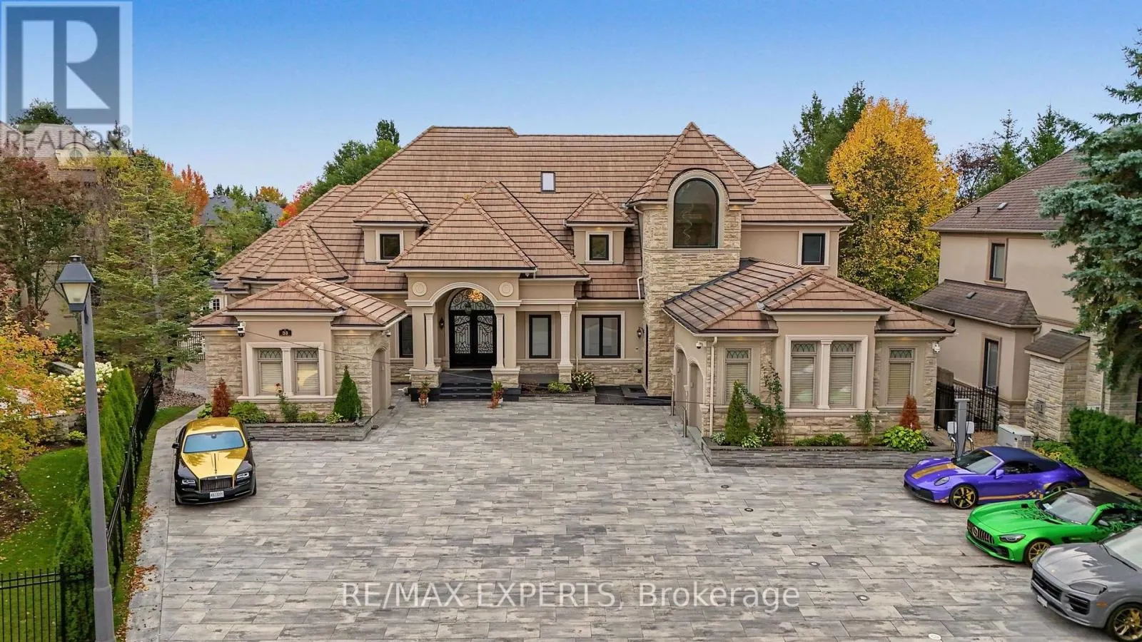33 HIGHLAND CREEK COURT