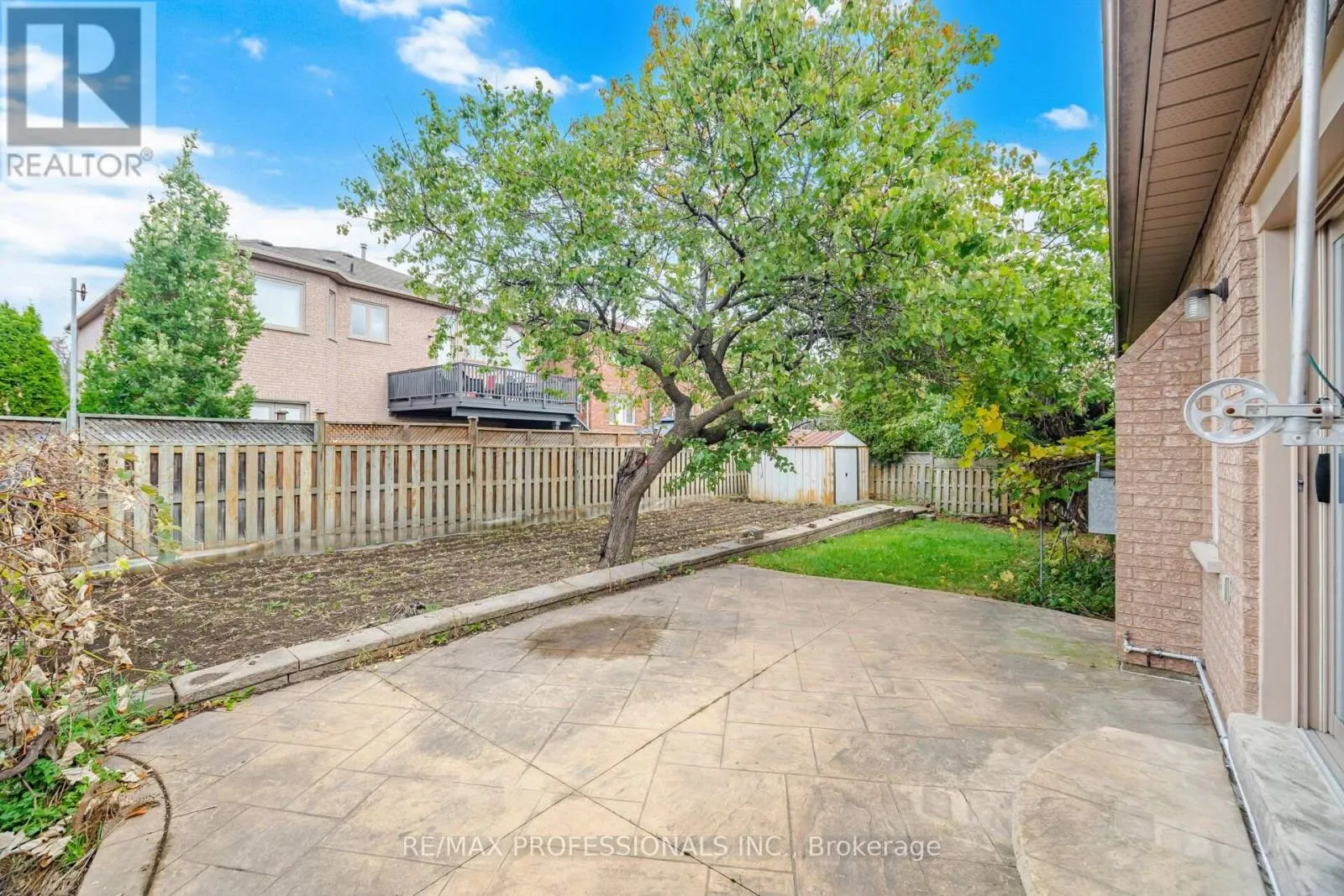 8 PIPER COURT
