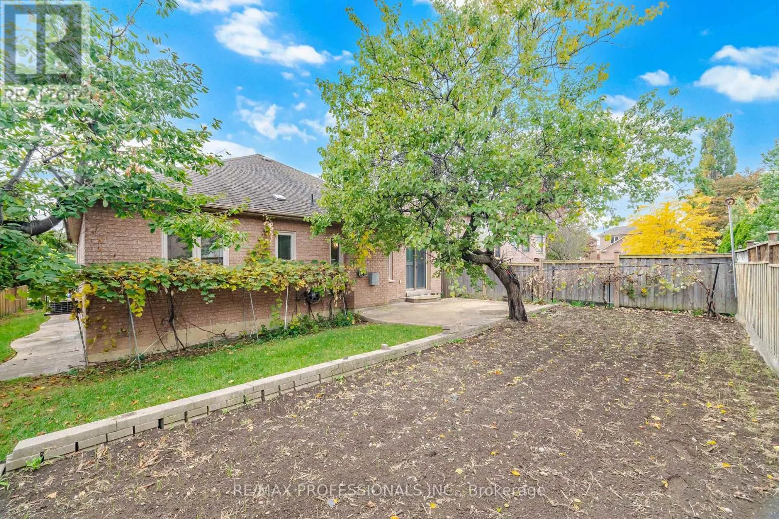8 PIPER COURT