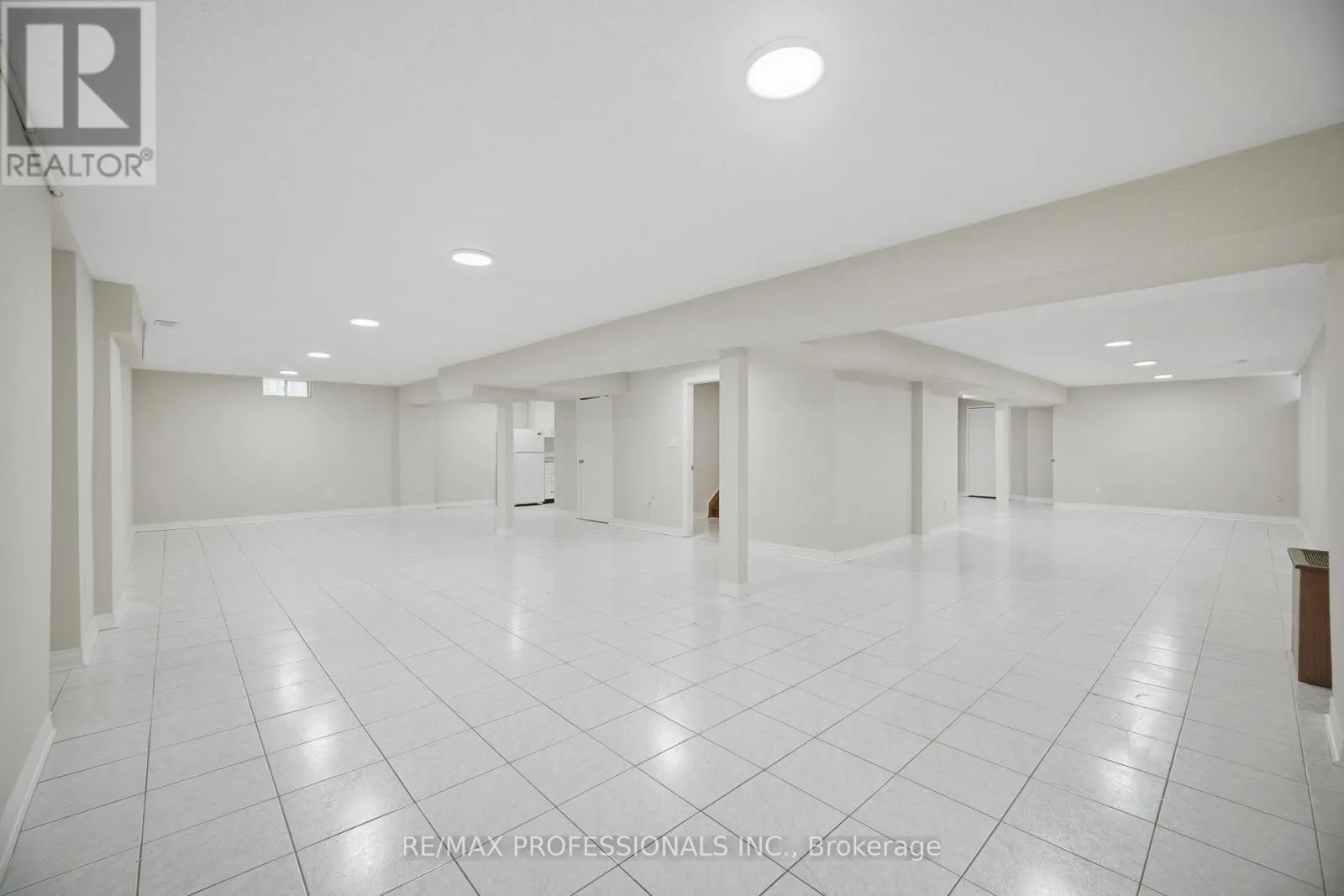8 PIPER COURT