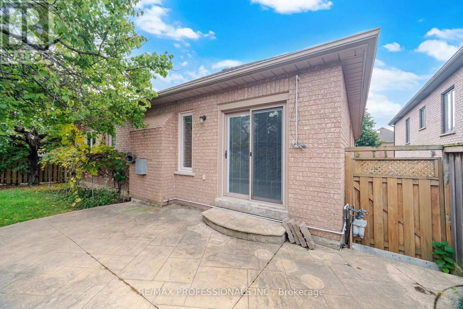 8 PIPER COURT