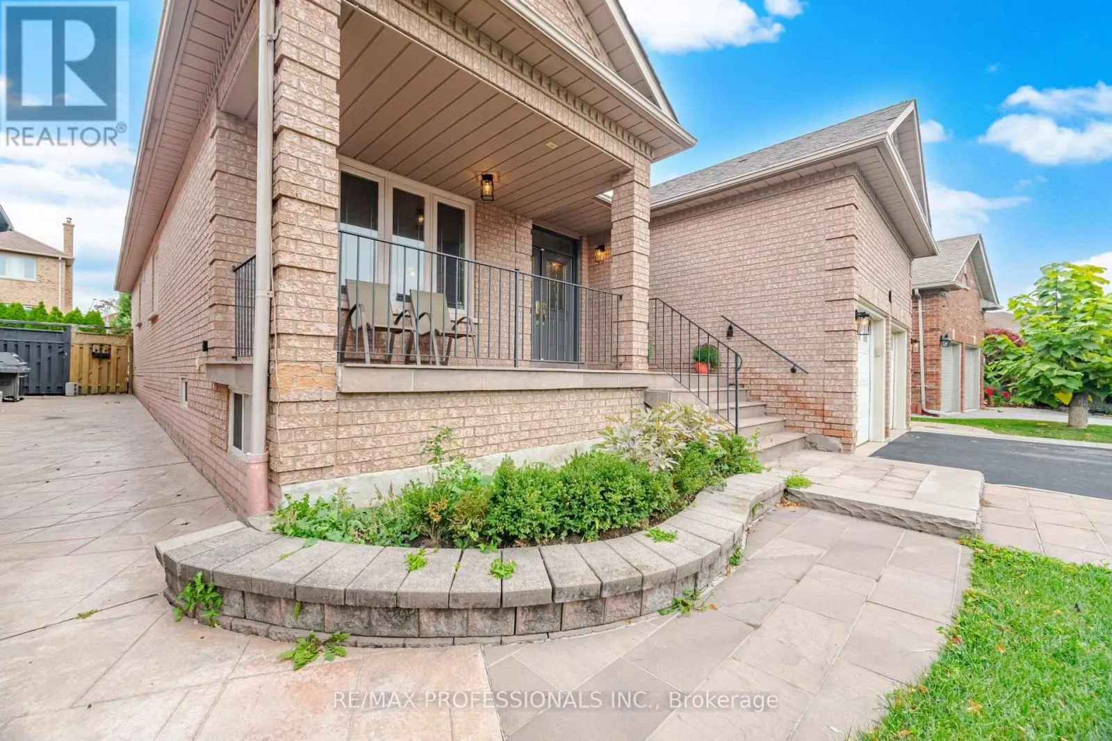 8 PIPER COURT
