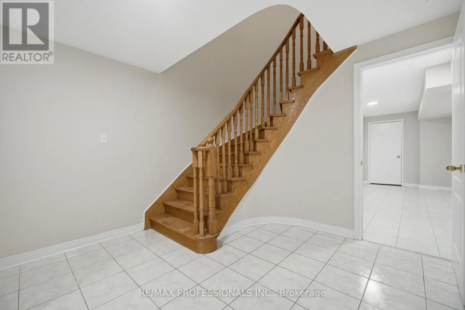8 PIPER COURT