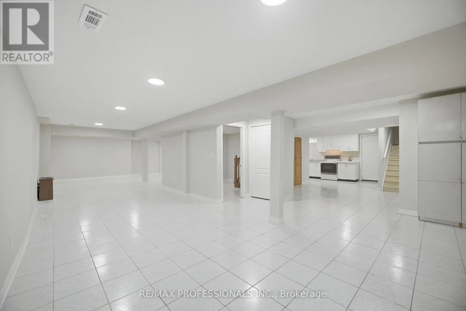 8 PIPER COURT