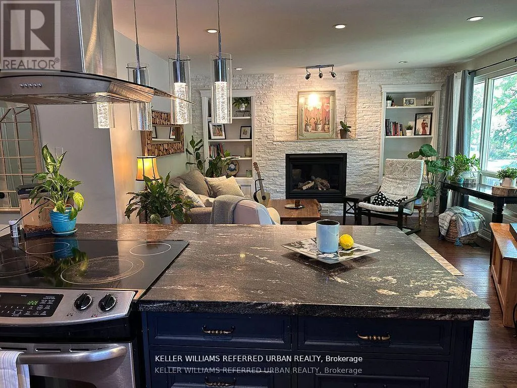 MAIN - 30 COLLINS CRESCENT