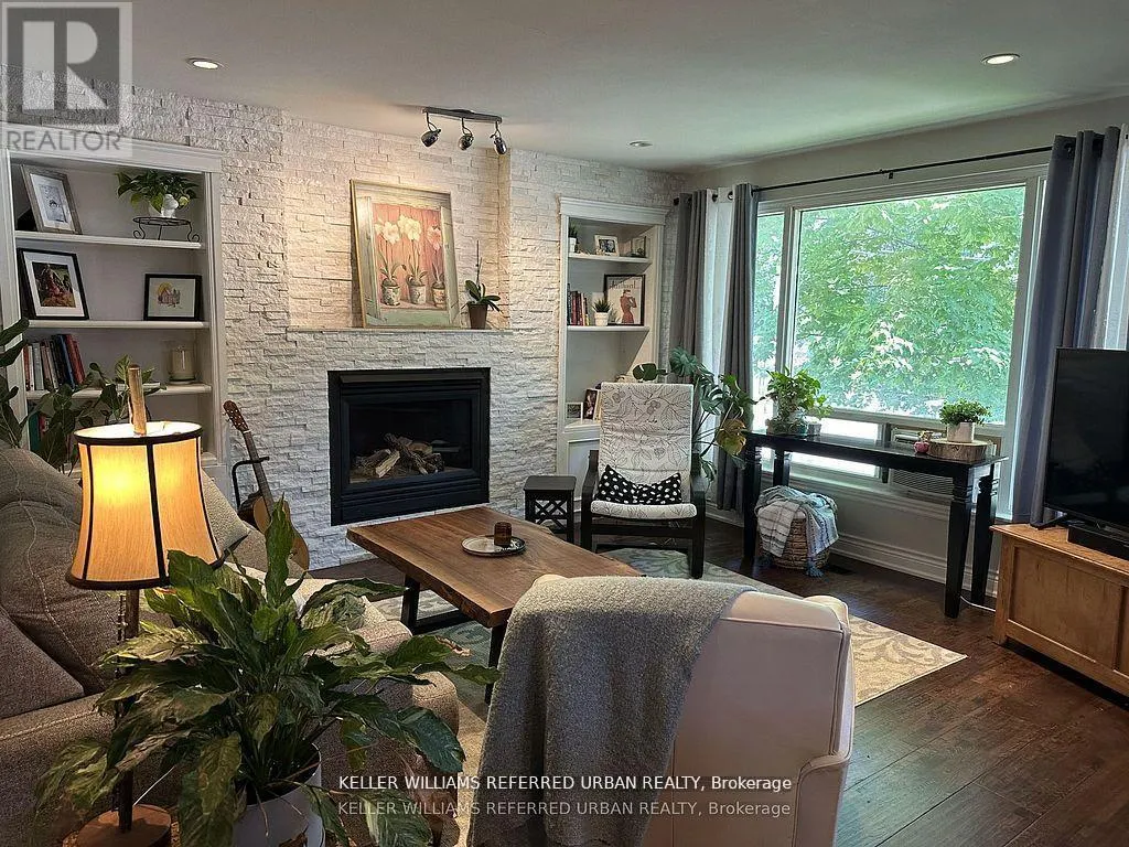 MAIN - 30 COLLINS CRESCENT