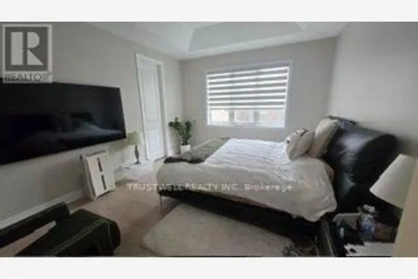 4 GREENRIDGE CRESCENT