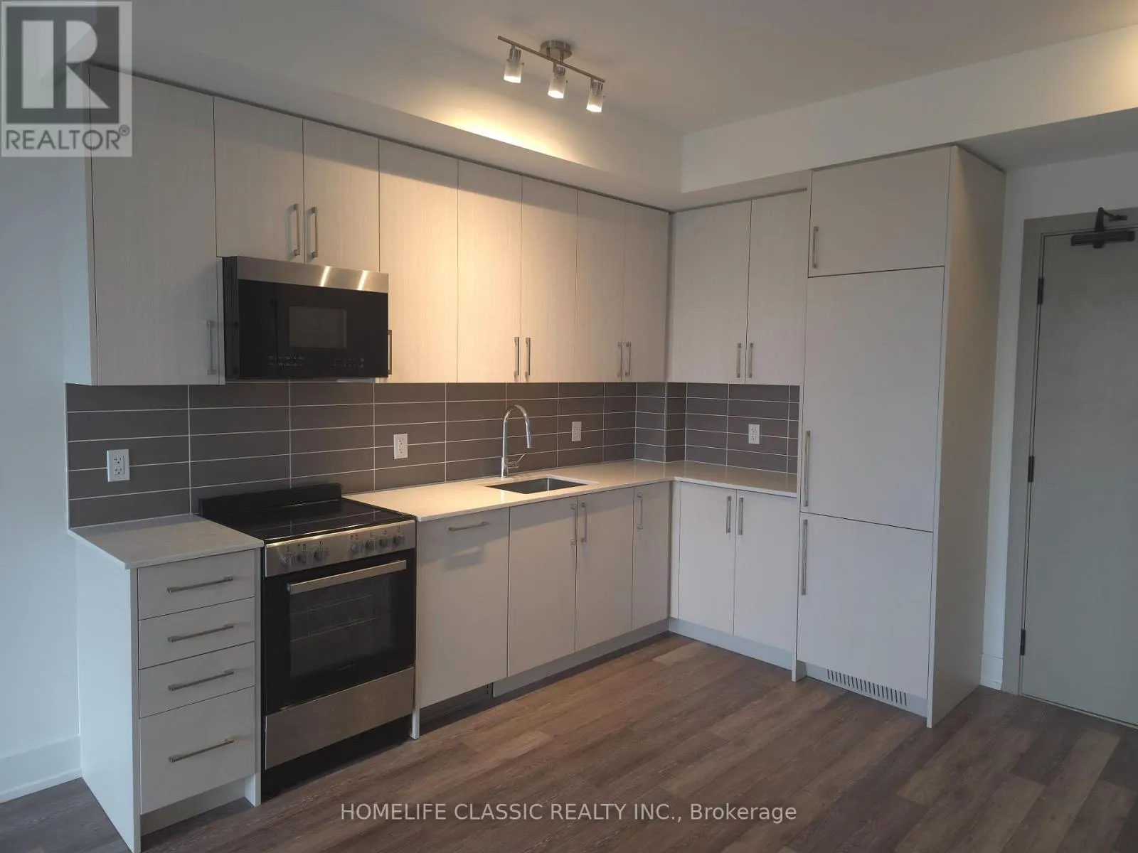 419 - 2075 KING ROAD