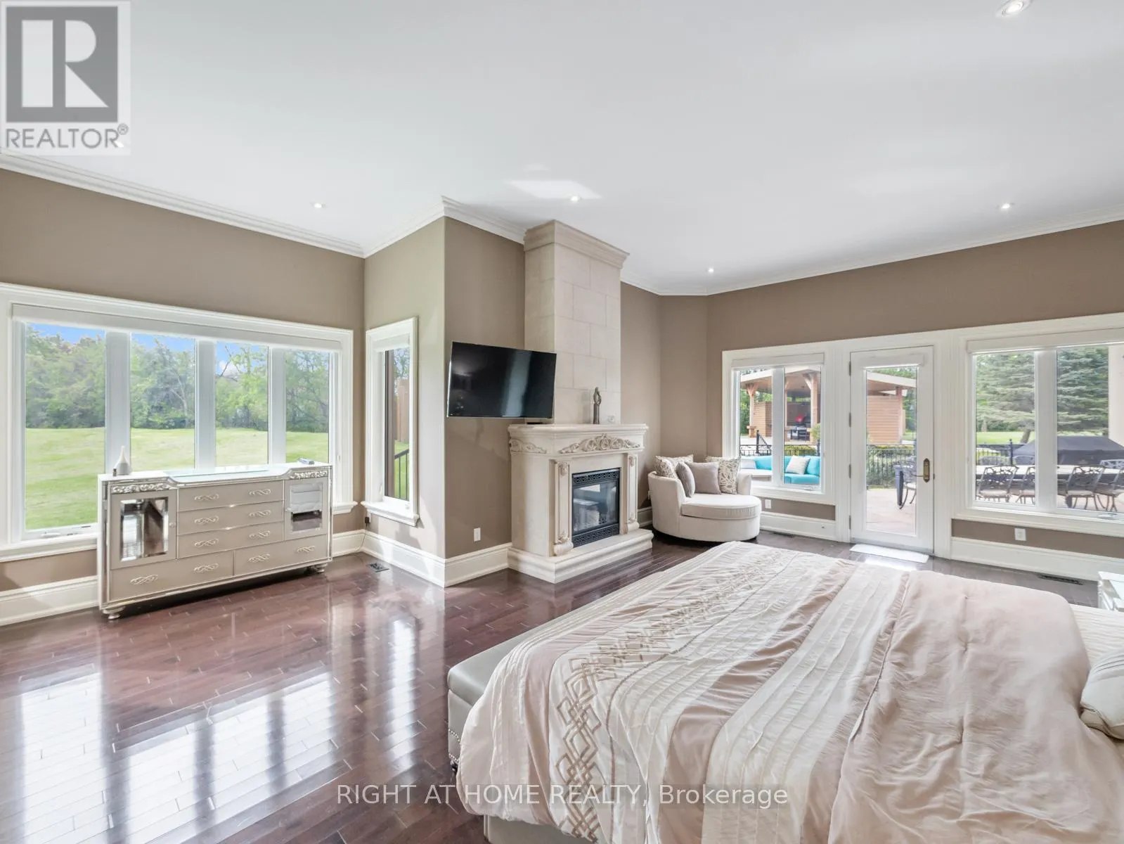 100 ROCMARY PLACE