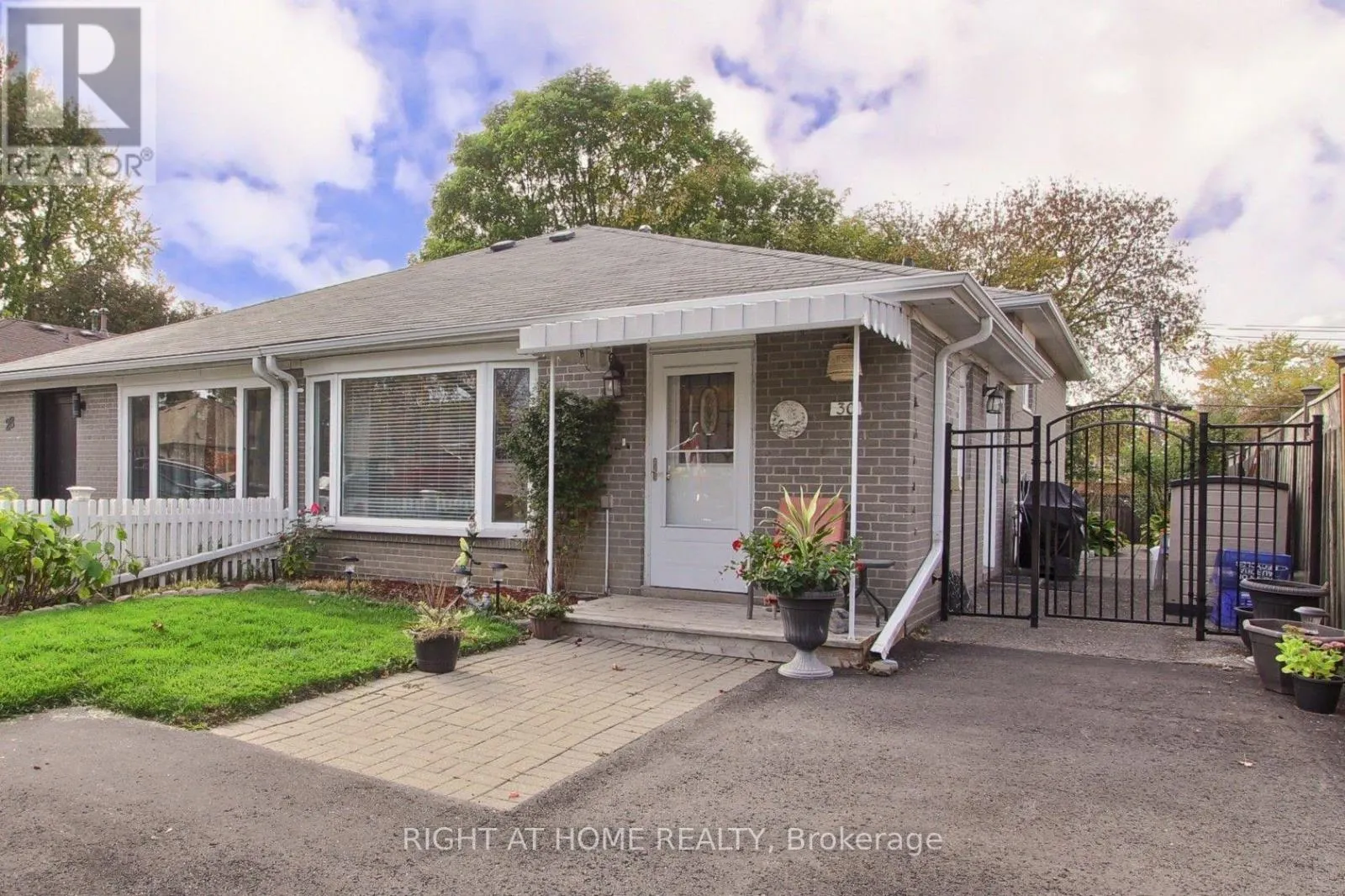 30 KITIMAT CRESCENT