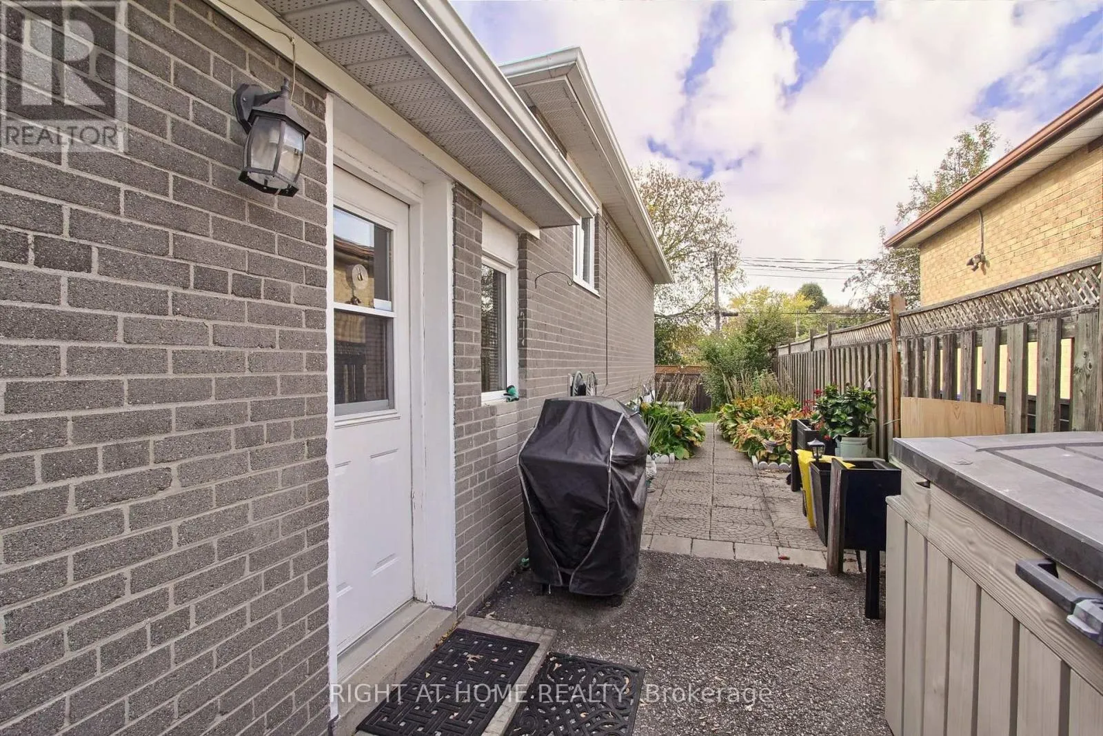 30 KITIMAT CRESCENT