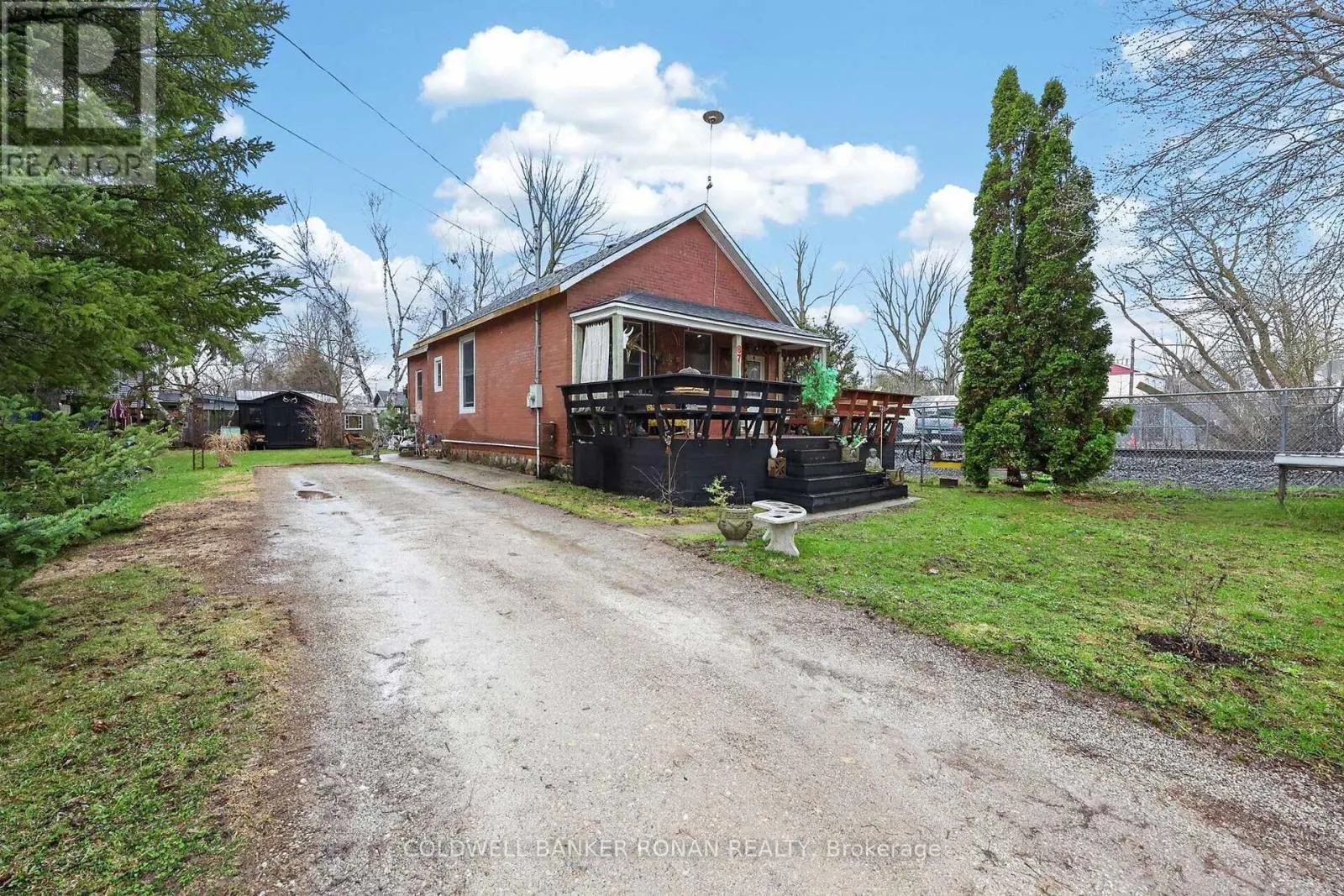87 WELLINGTON STREET E