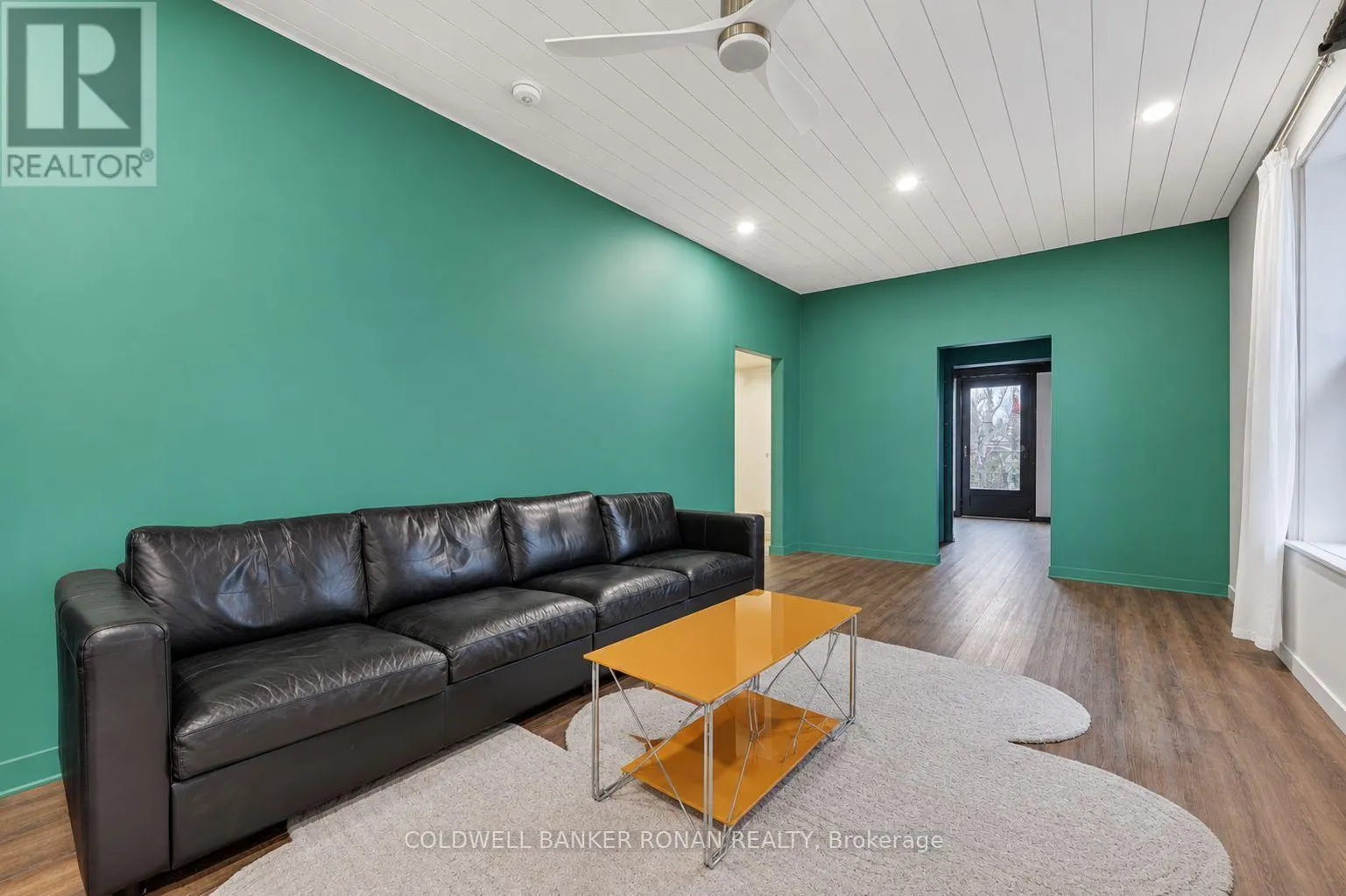 87 WELLINGTON STREET E