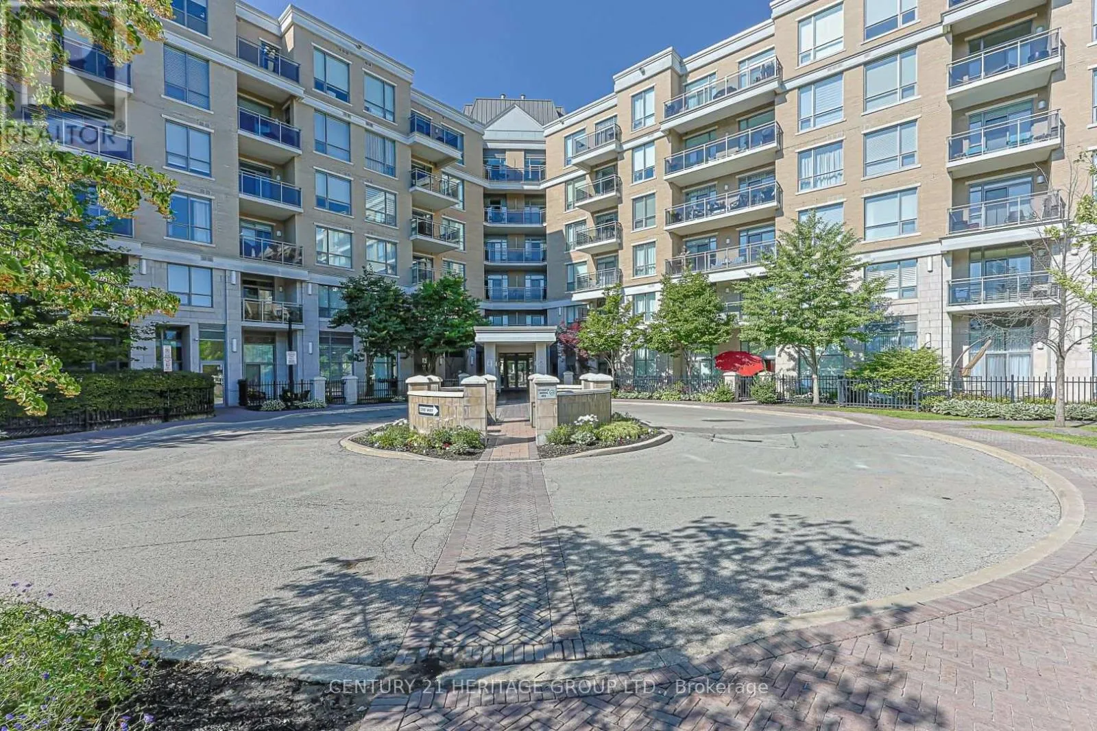 210 - 111 CIVIC SQUARE GATE