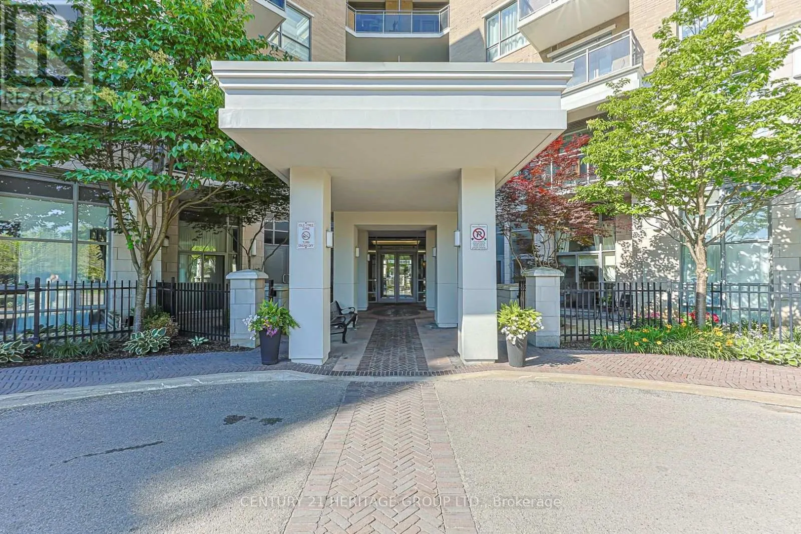 210 - 111 CIVIC SQUARE GATE